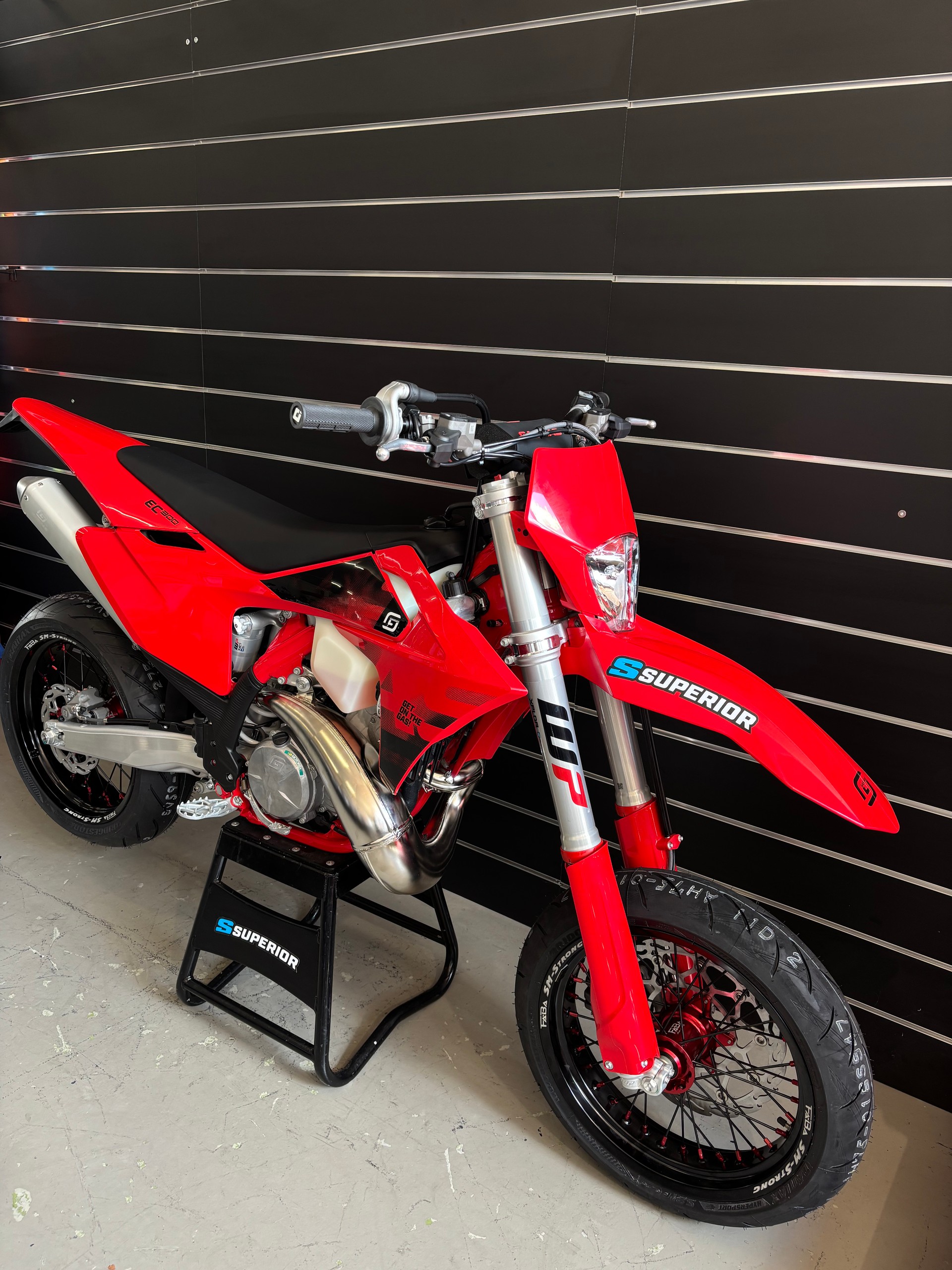 GASGAS EC 300 SUPERMOTO-showroom-element-2