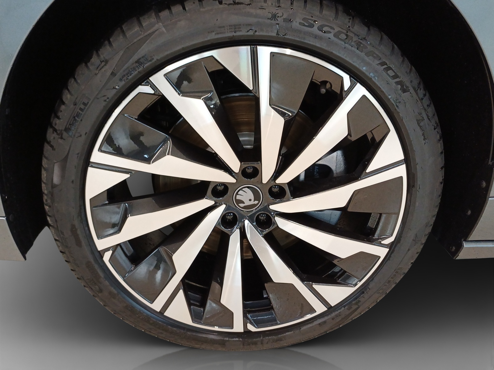 SKODA Enyaq 85x Sportline 4x4-image-13