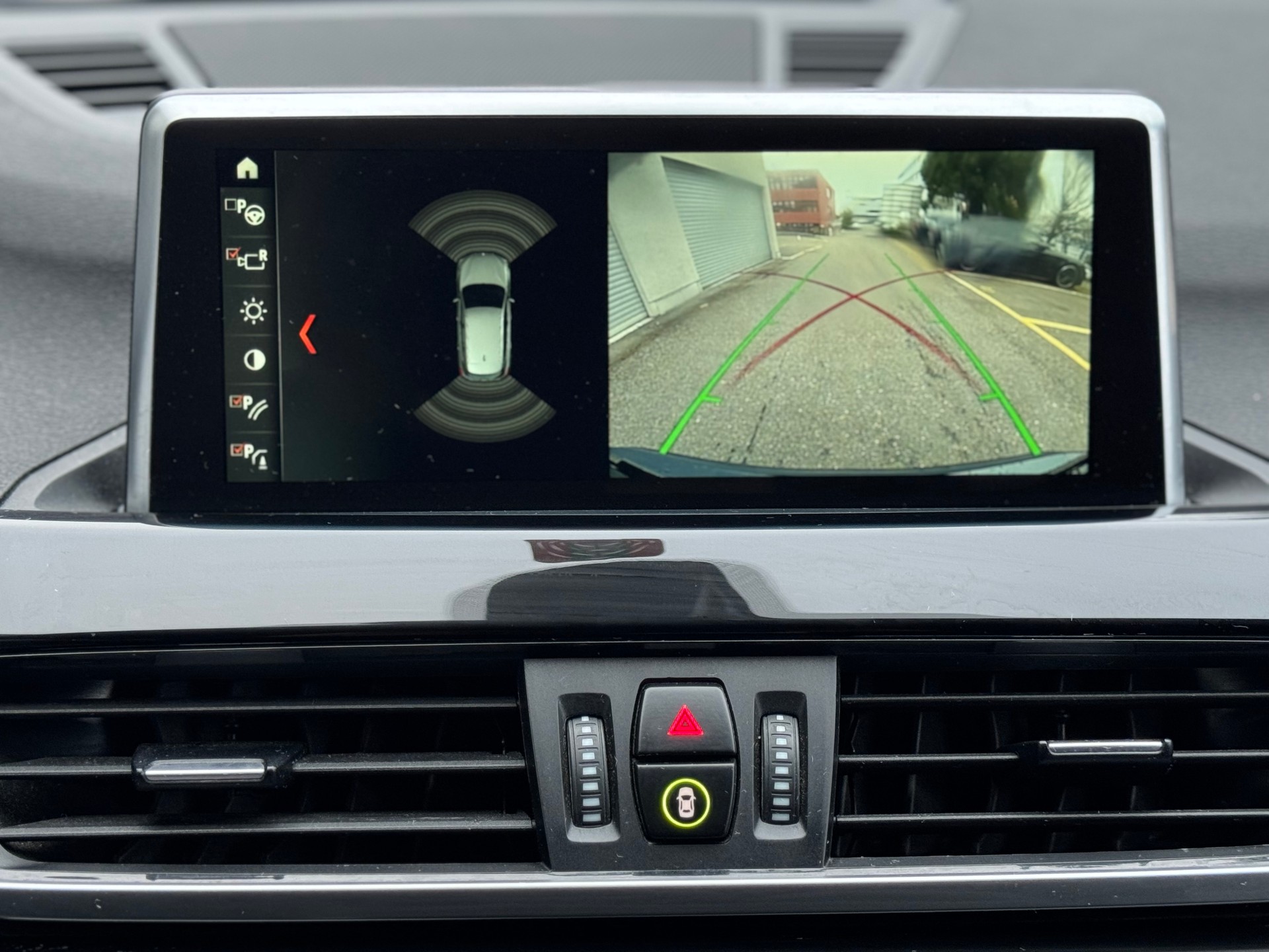 BMW X1 18d xDrive-image-10
