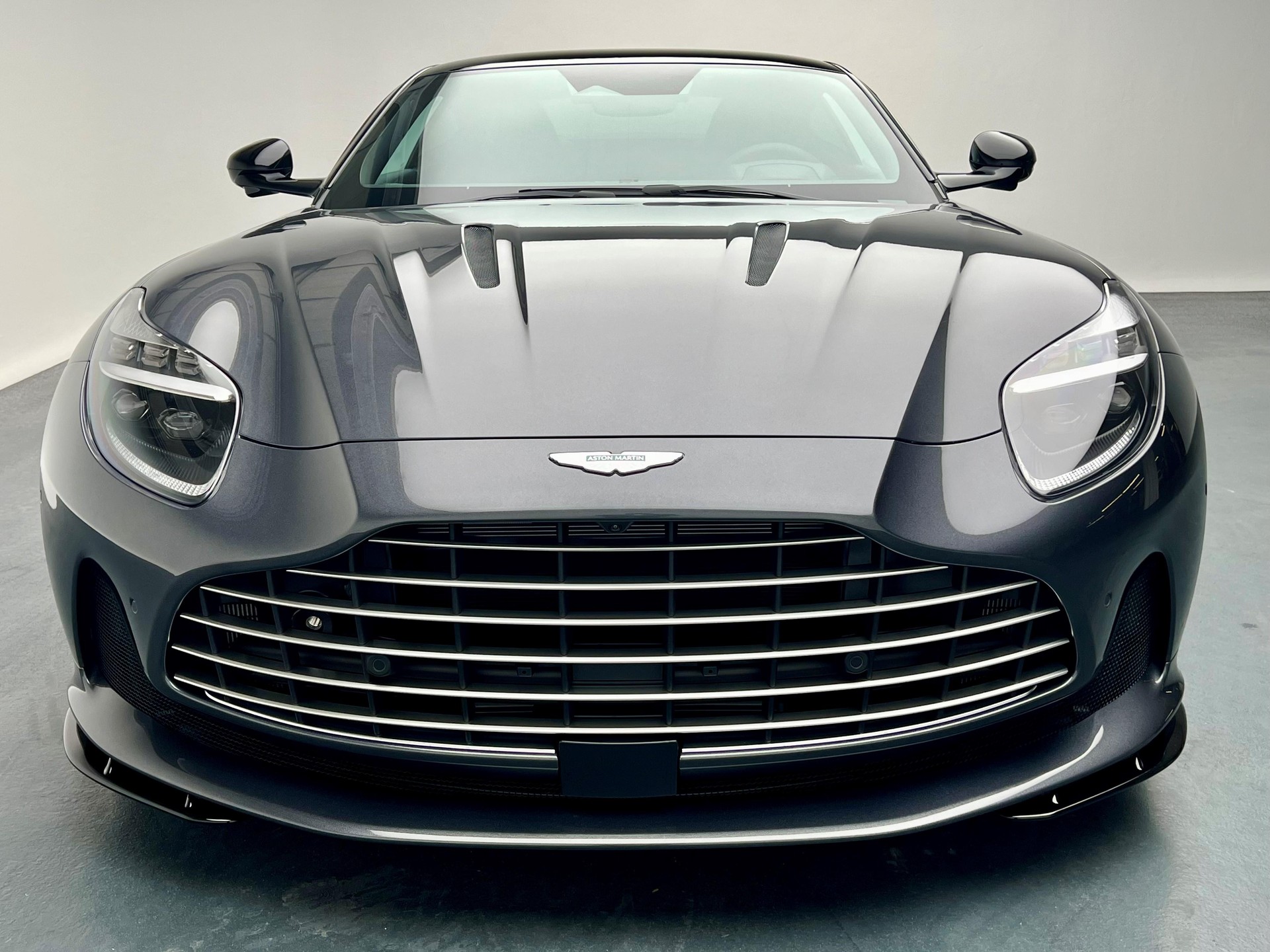 ASTON MARTIN DB12 Coupé 4.0 V8 Bi-Turbo-image-15