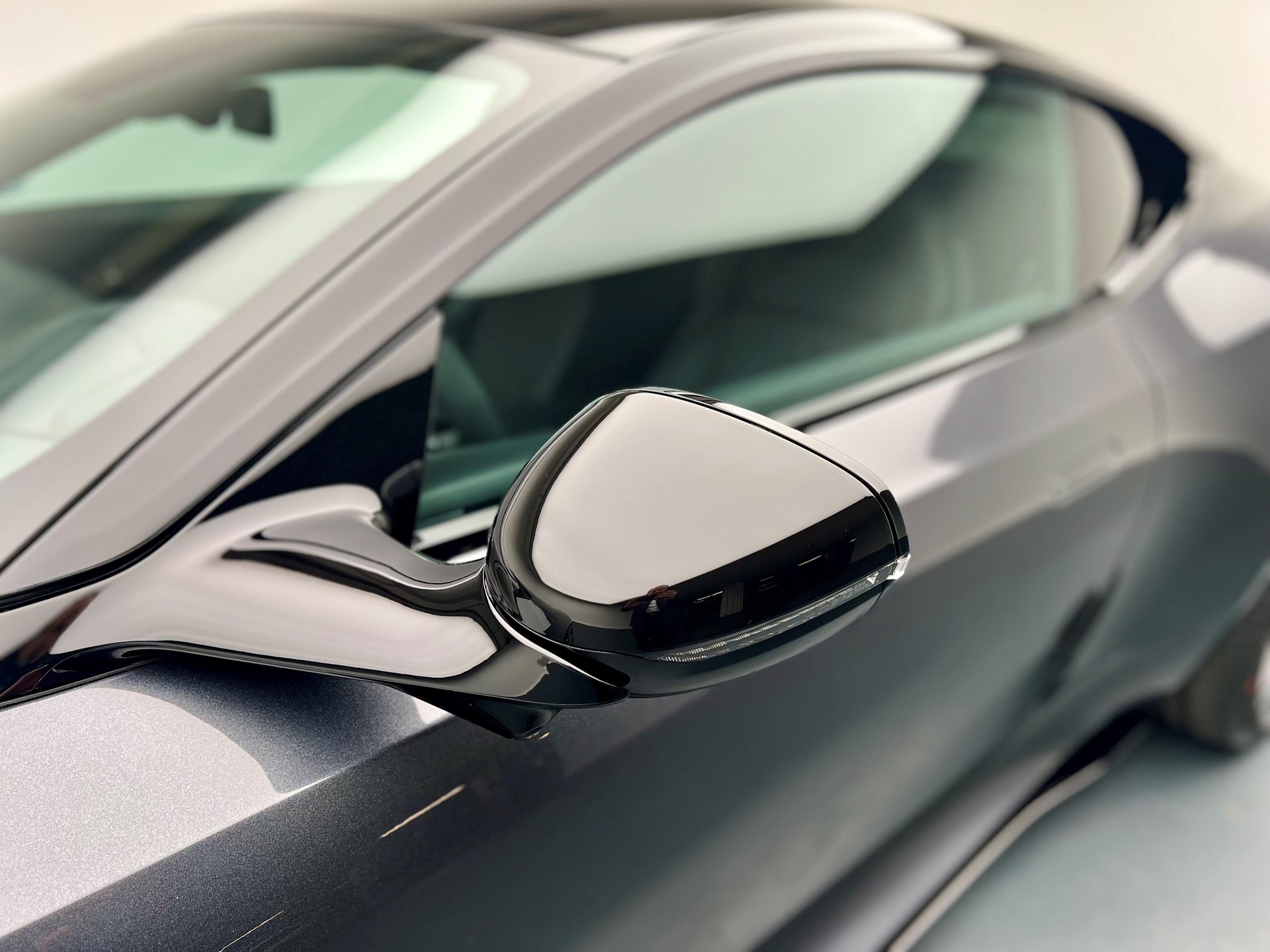 ASTON MARTIN DB12 Coupé 4.0 V8 Bi-Turbo-image-20
