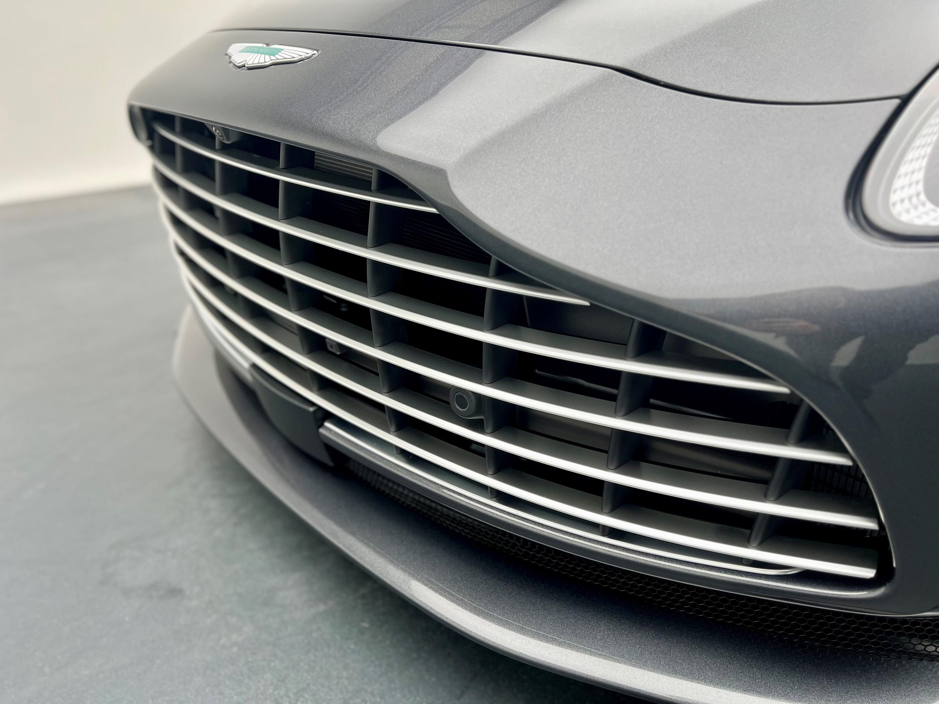 ASTON MARTIN DB12 Coupé 4.0 V8 Bi-Turbo-image-16