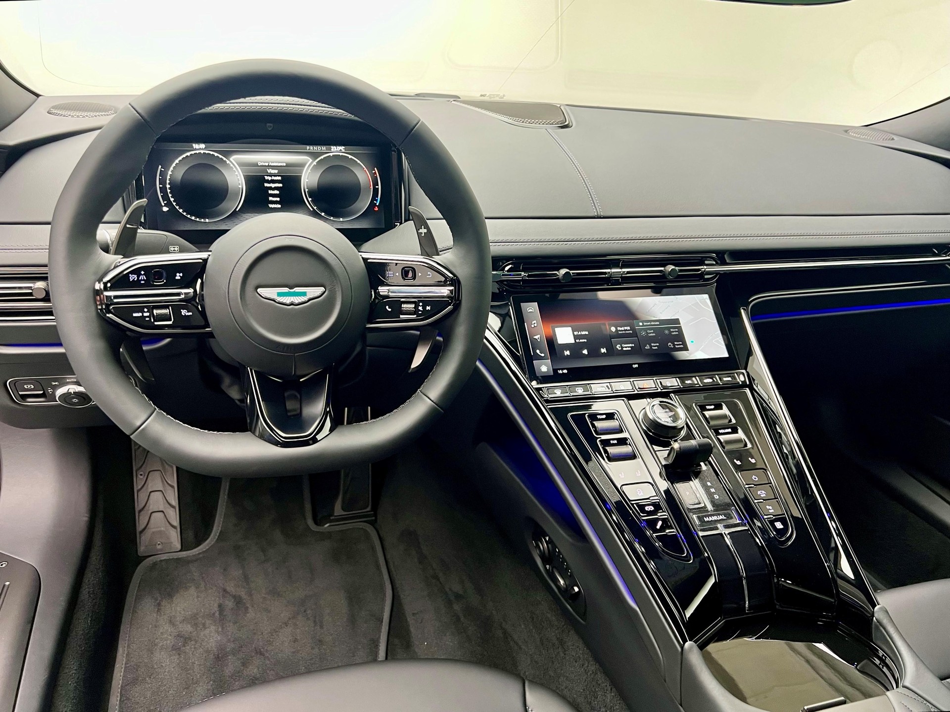 ASTON MARTIN DB12 Coupé 4.0 V8 Bi-Turbo-image-5