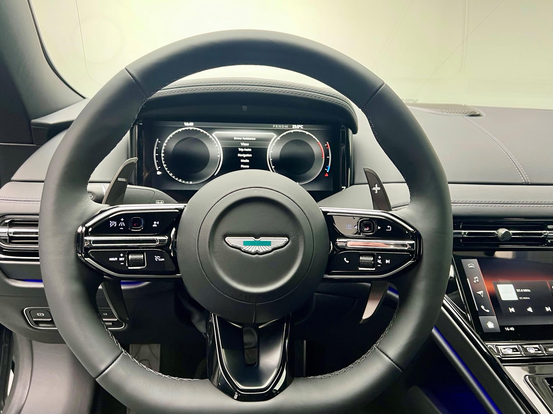 ASTON MARTIN DB12 Coupé 4.0 V8 Bi-Turbo-image-6