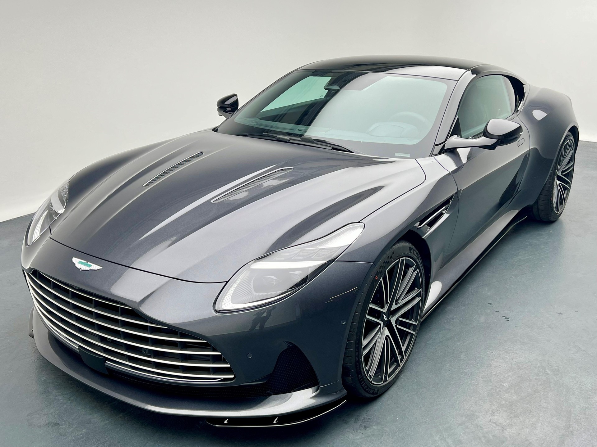 ASTON MARTIN DB12 Coupé 4.0 V8 Bi-Turbo