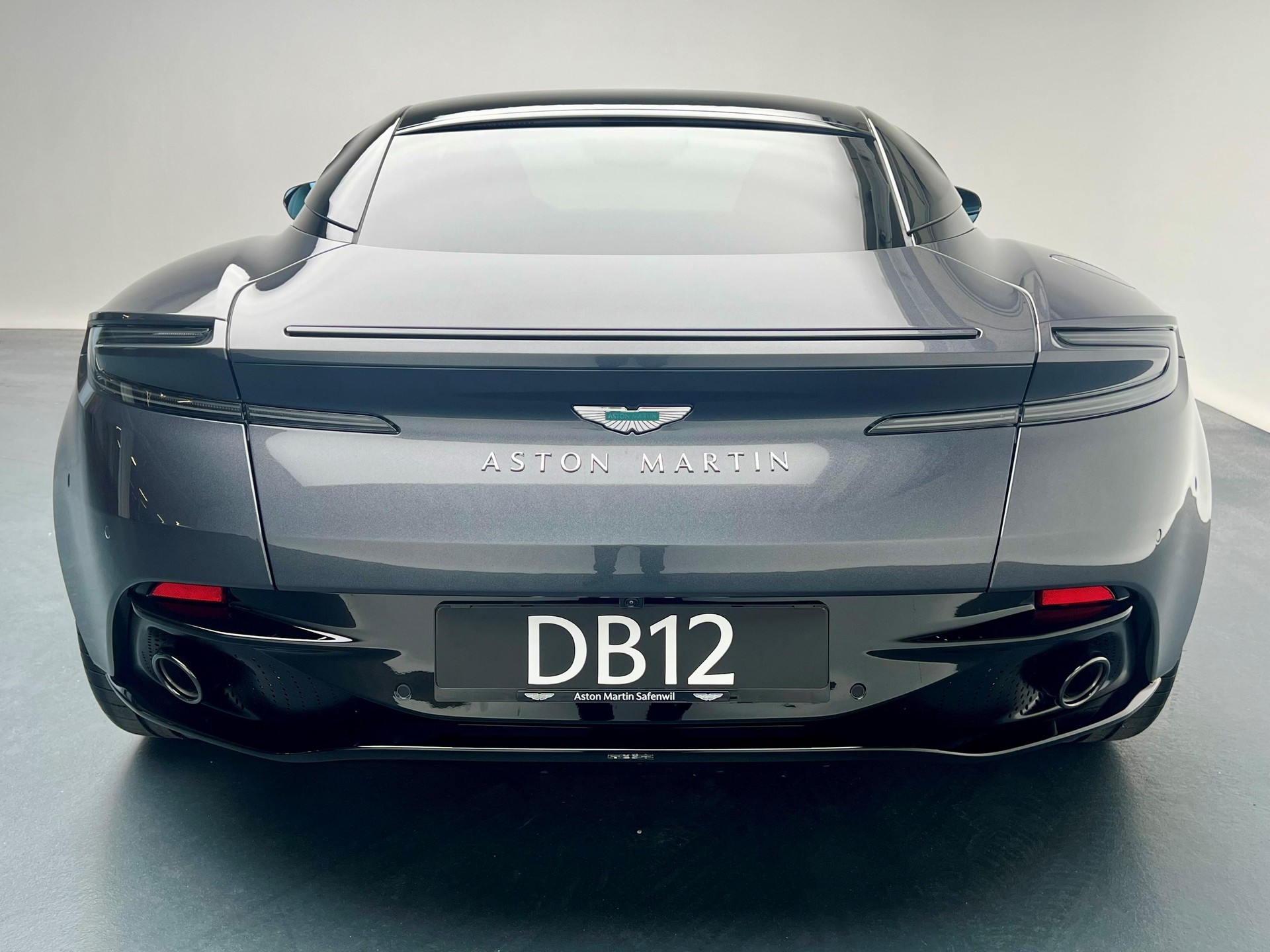 ASTON MARTIN DB12 Coupé 4.0 V8 Bi-Turbo-image-22