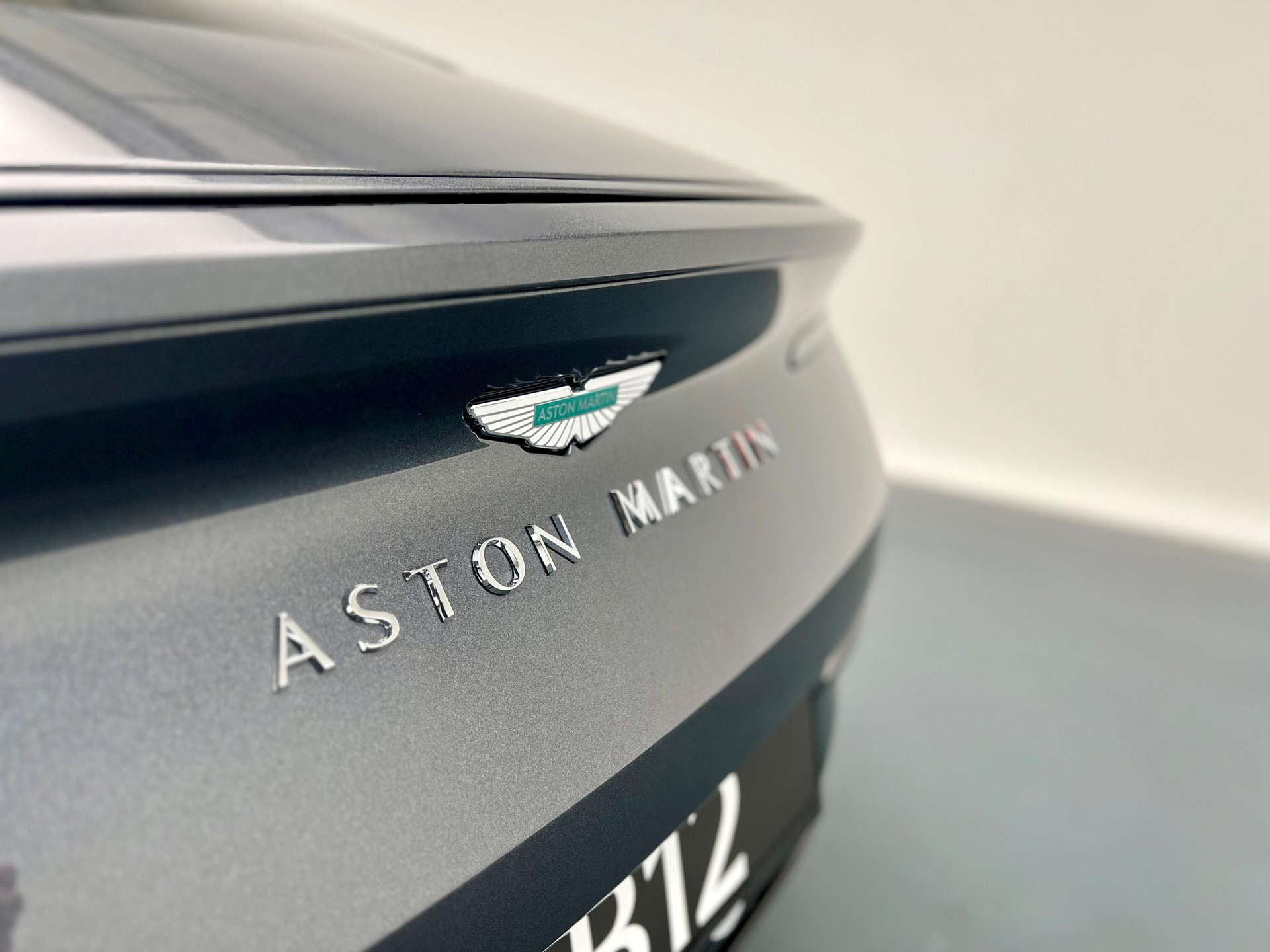 ASTON MARTIN DB12 Coupé 4.0 V8 Bi-Turbo-image-25