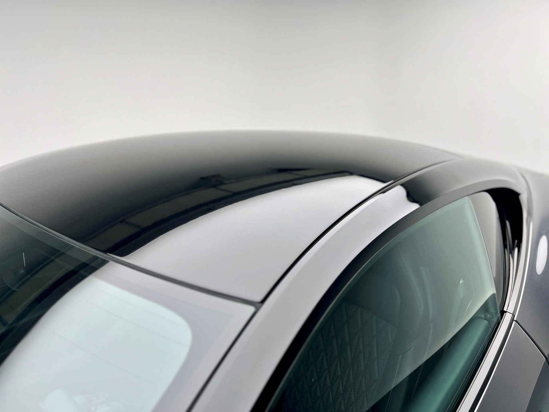 ASTON MARTIN DB12 Coupé 4.0 V8 Bi-Turbo-image-23