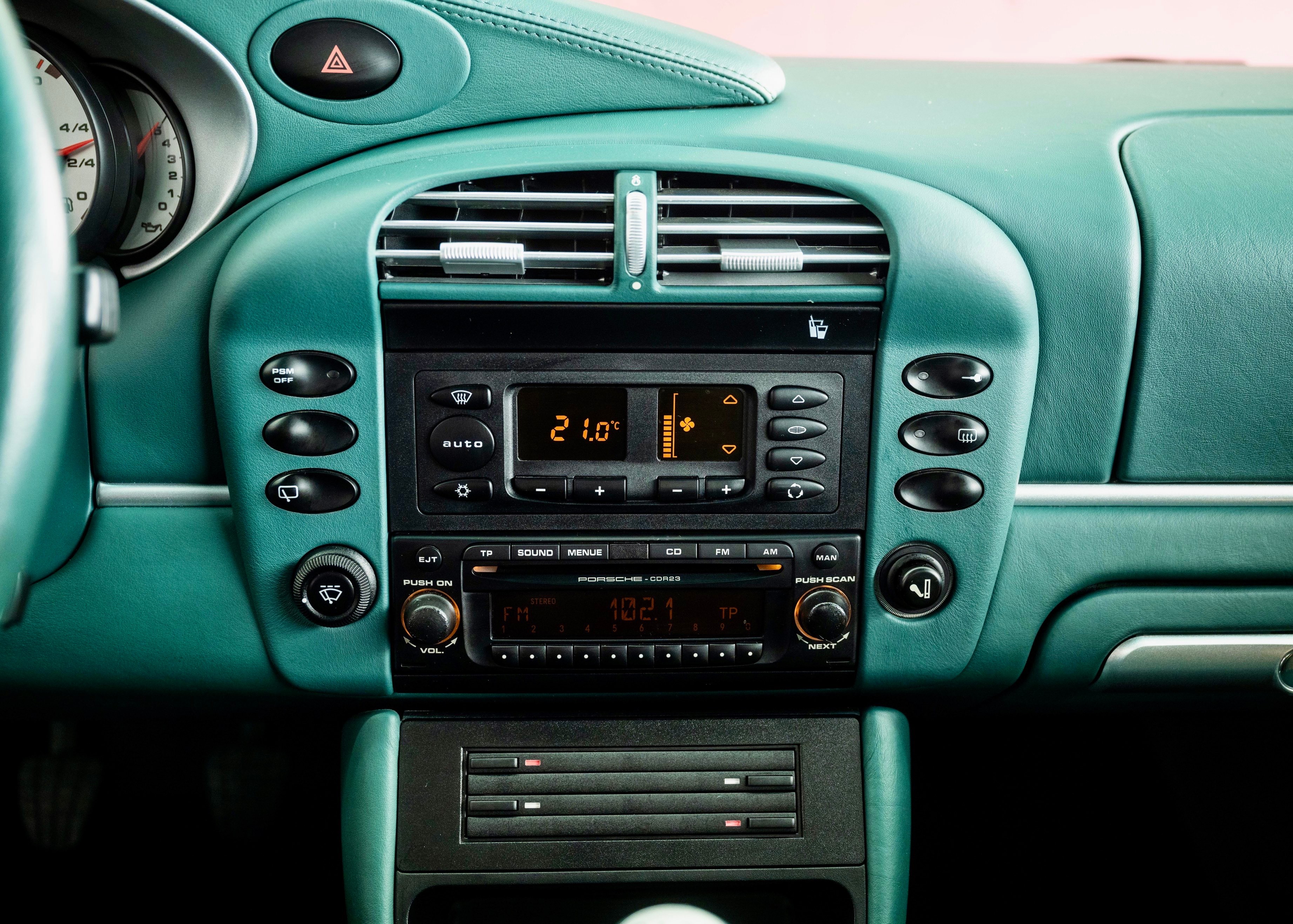 Image PORSCHE 911 911 Carrera 4S (Swiss model, fantastic condition, Nephrite leather, Porsche Exclusive options, clutch and IMS replaced)