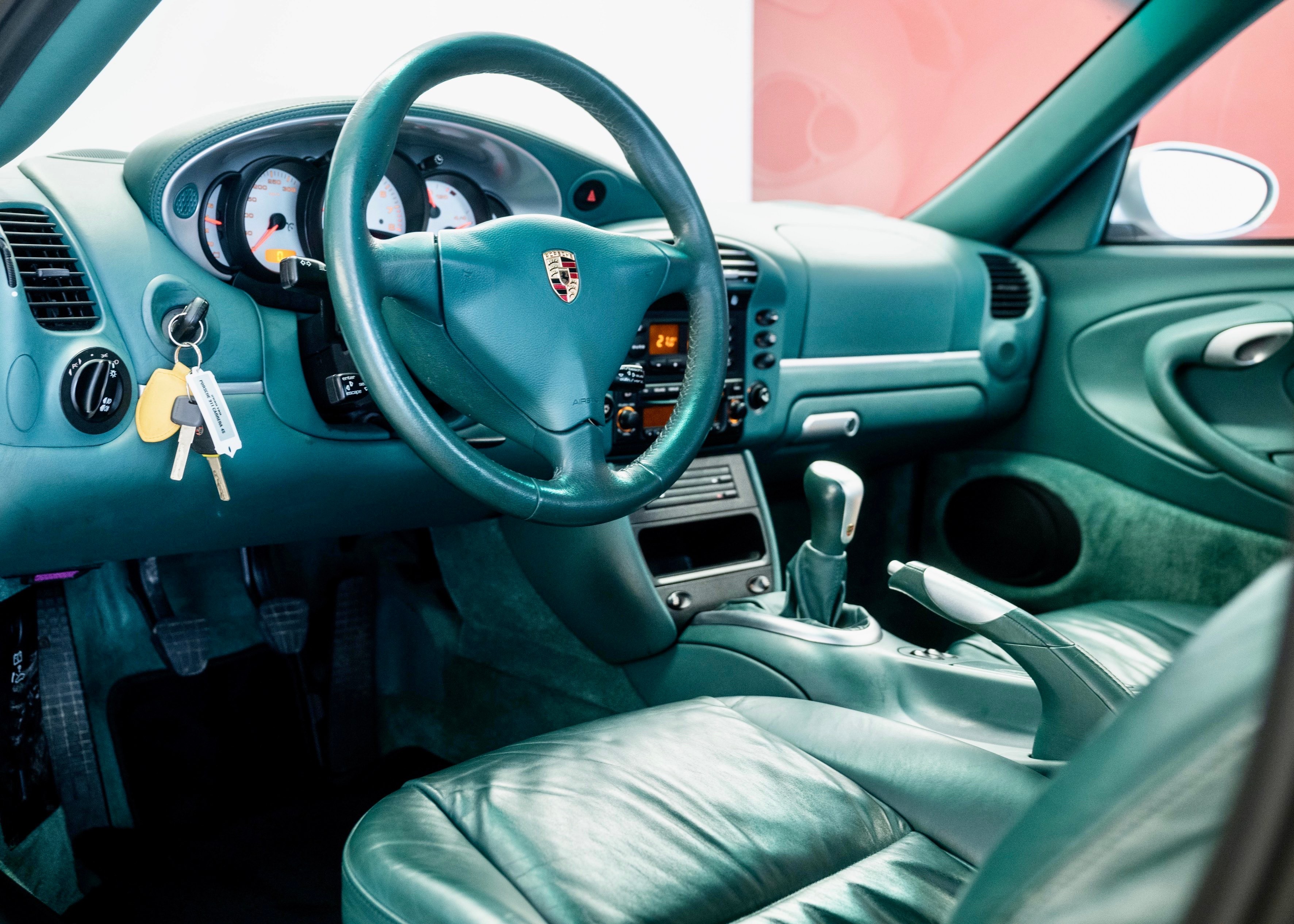 Image PORSCHE 911 911 Carrera 4S (Swiss model, fantastic condition, Nephrite leather, Porsche Exclusive options, clutch and IMS replaced)