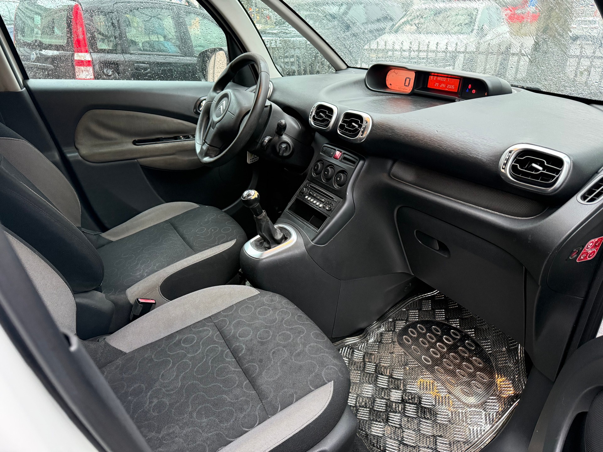 CITROEN C3 Picasso 1.6 HDi Exclusive-image-9