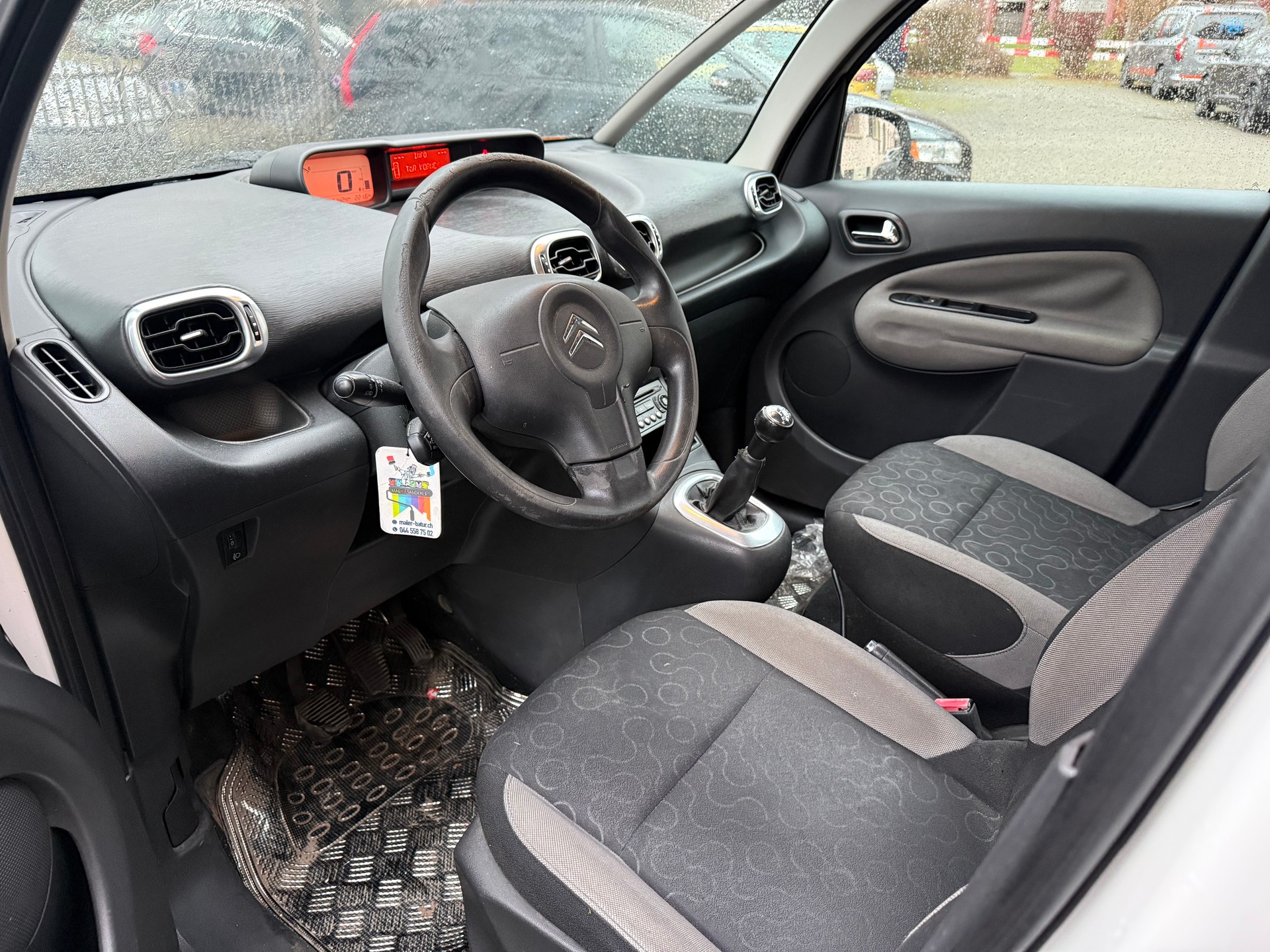 CITROEN C3 Picasso 1.6 HDi Exclusive-image-8