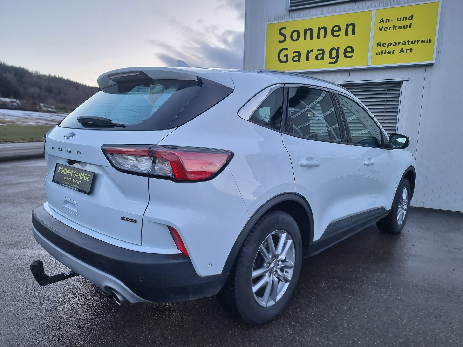 FORD Kuga 2.5 FHEV Titanium 4WD-image-12