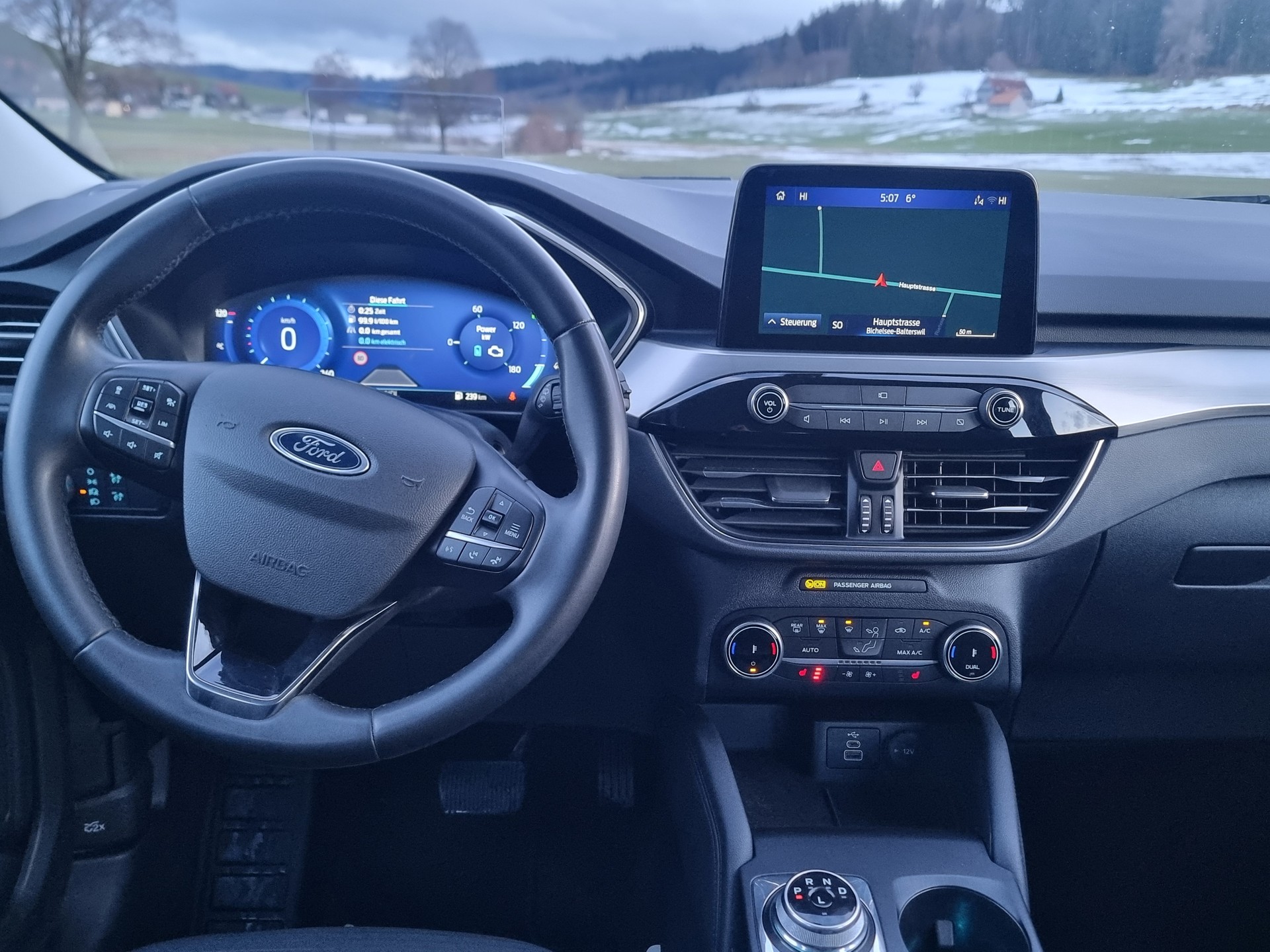 FORD Kuga 2.5 FHEV Titanium 4WD-image-4