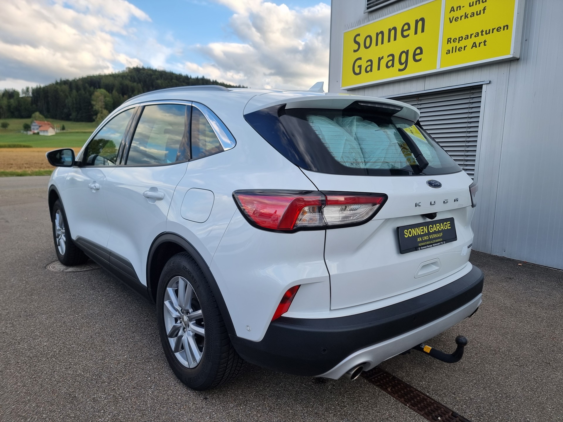 FORD Kuga 2.5 FHEV Titanium 4WD-image-12