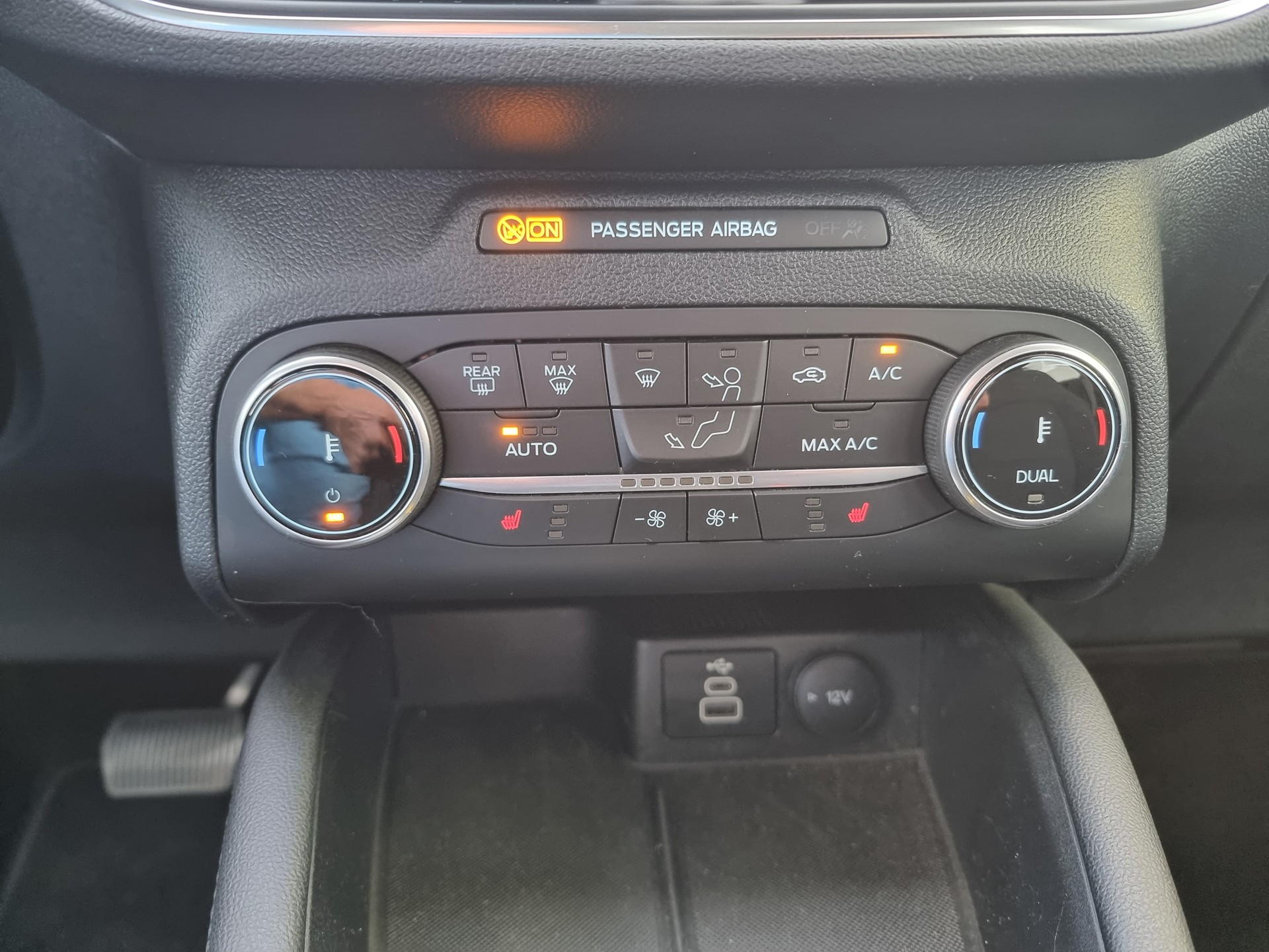 FORD Kuga 2.5 FHEV Titanium 4WD-image-6