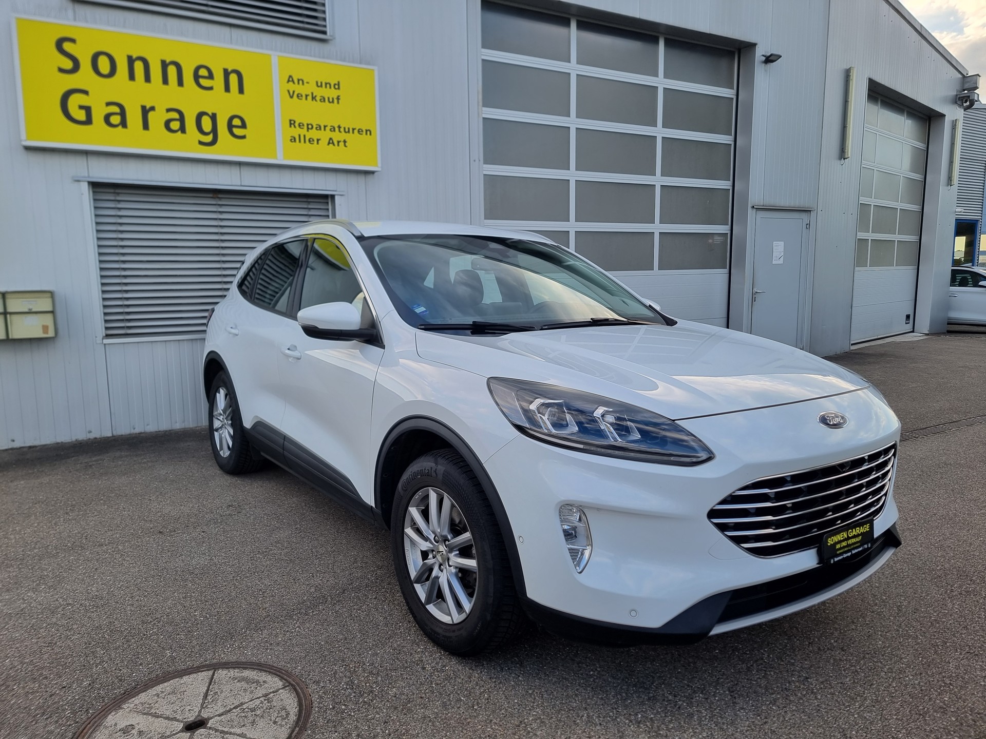 FORD Kuga 2.5 FHEV Titanium 4WD-image-0