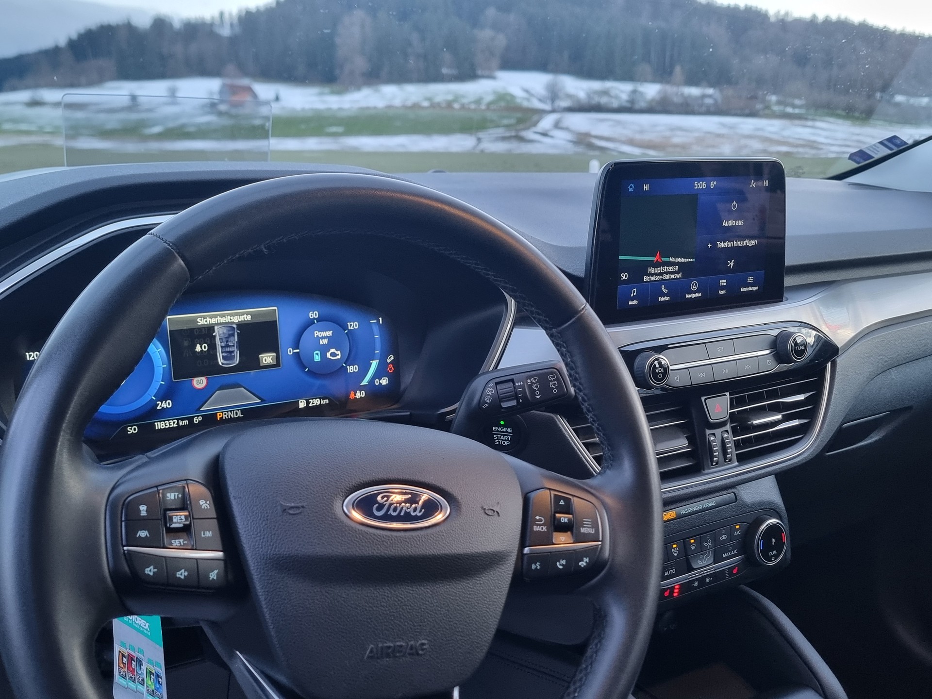FORD Kuga 2.5 FHEV Titanium 4WD-image-8