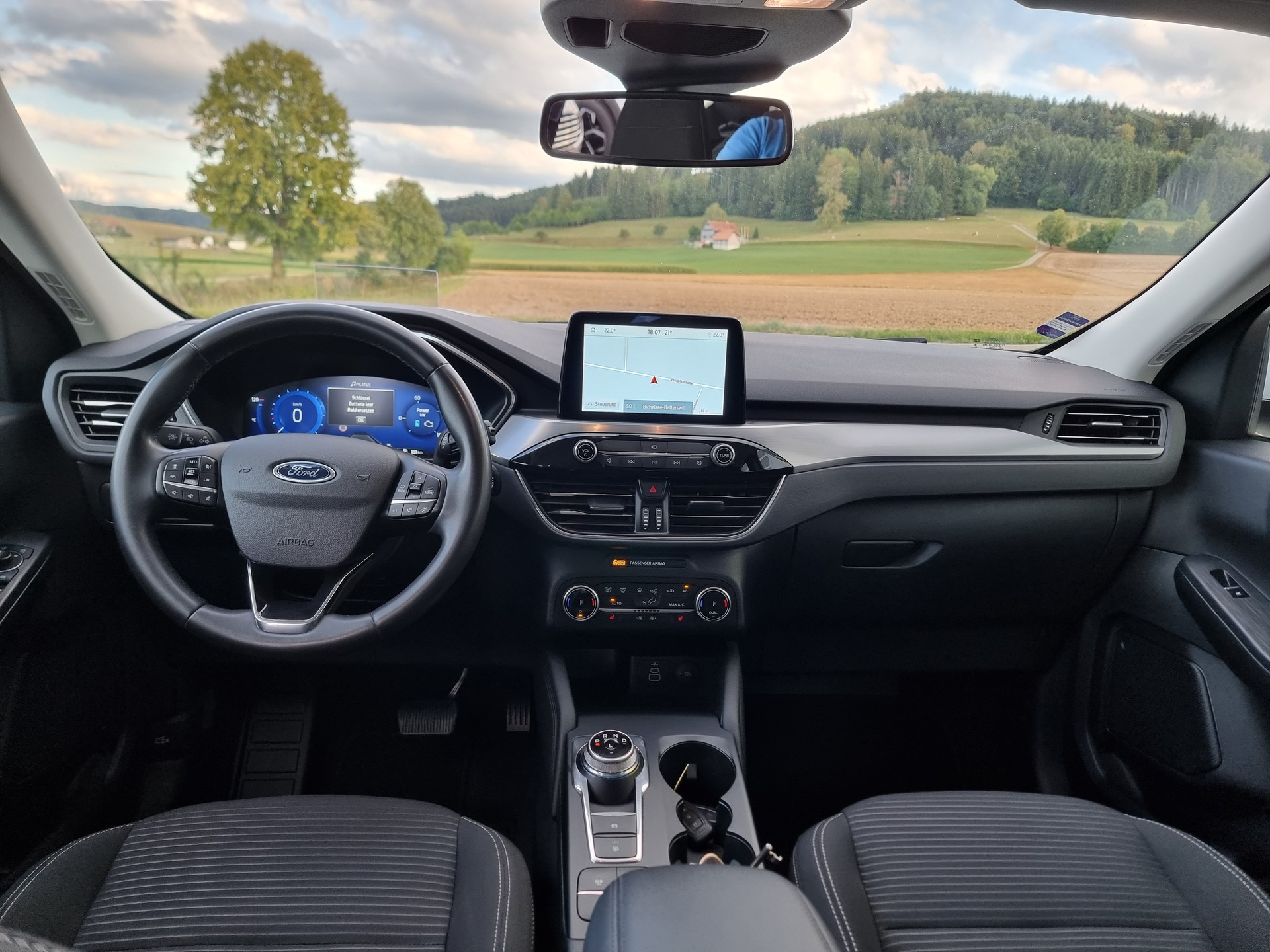 FORD Kuga 2.5 FHEV Titanium 4WD-image-7