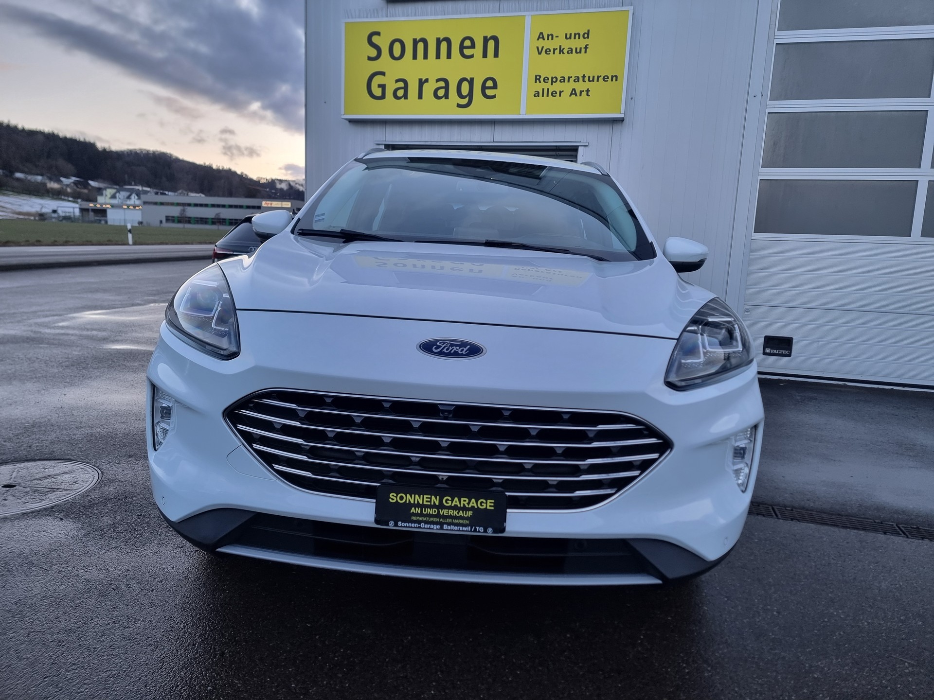 FORD Kuga 2.5 FHEV Titanium 4WD-image-1