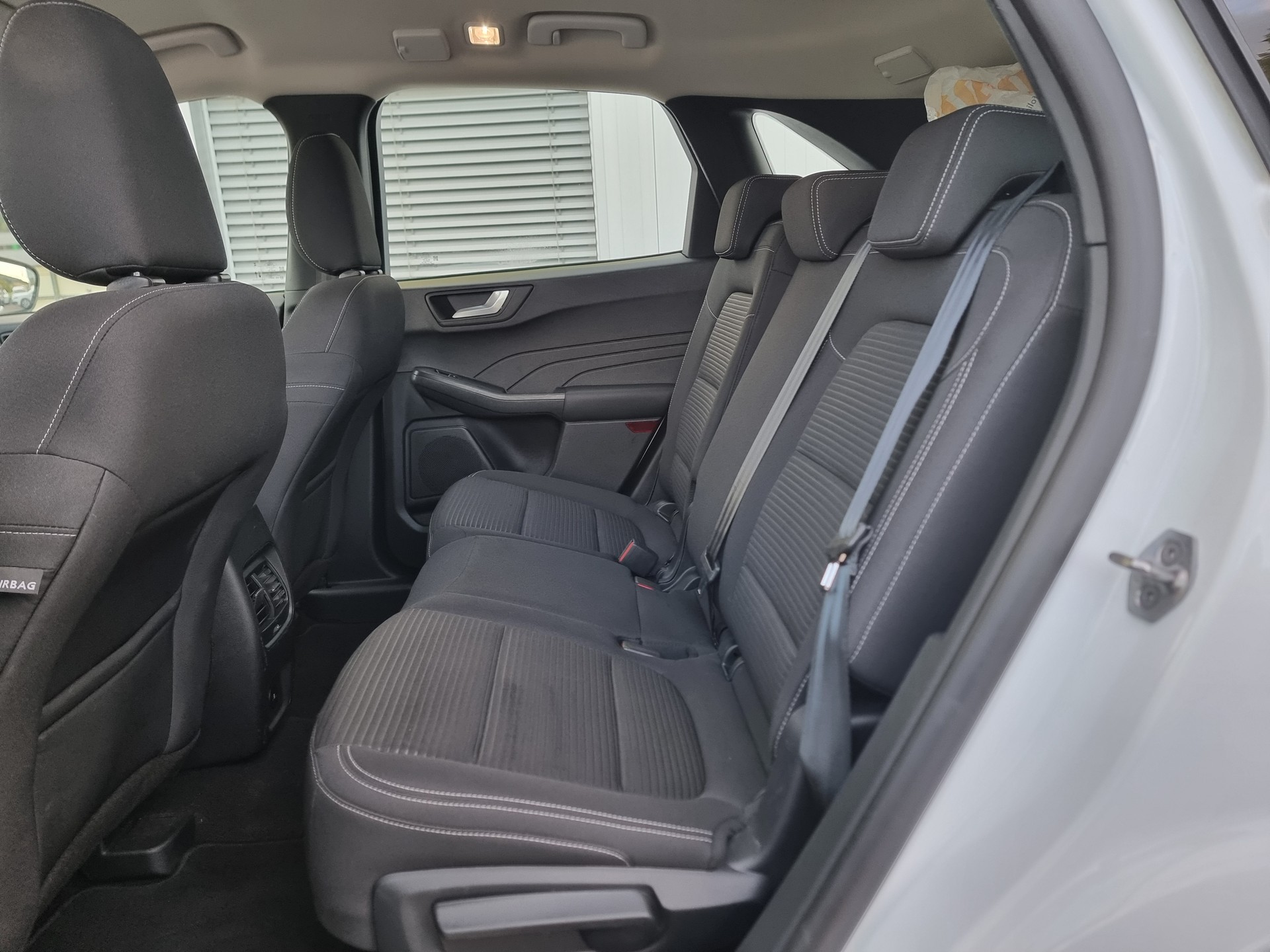 FORD Kuga 2.5 FHEV Titanium 4WD-image-9