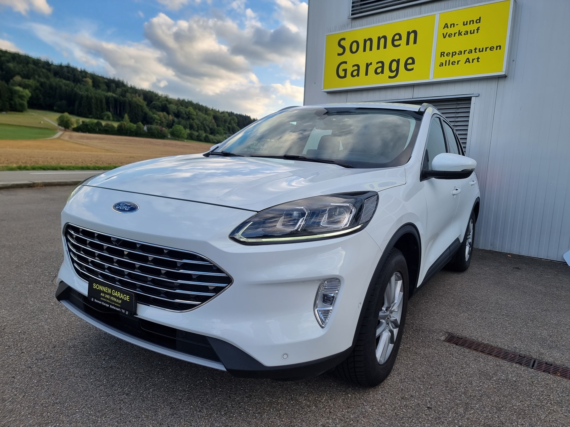 FORD Kuga 2.5 FHEV Titanium 4WD-image-2