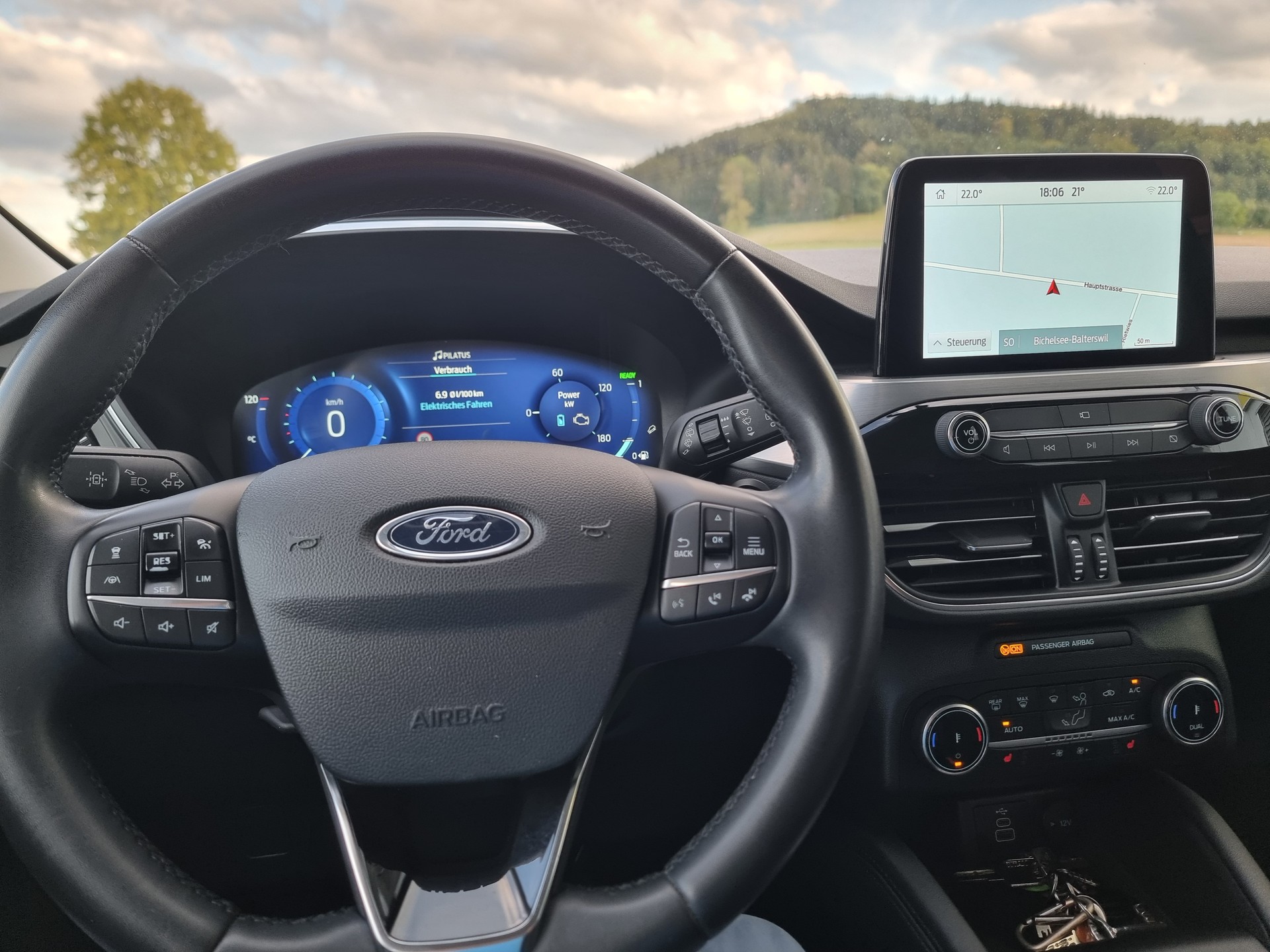 FORD Kuga 2.5 FHEV Titanium 4WD-image-3