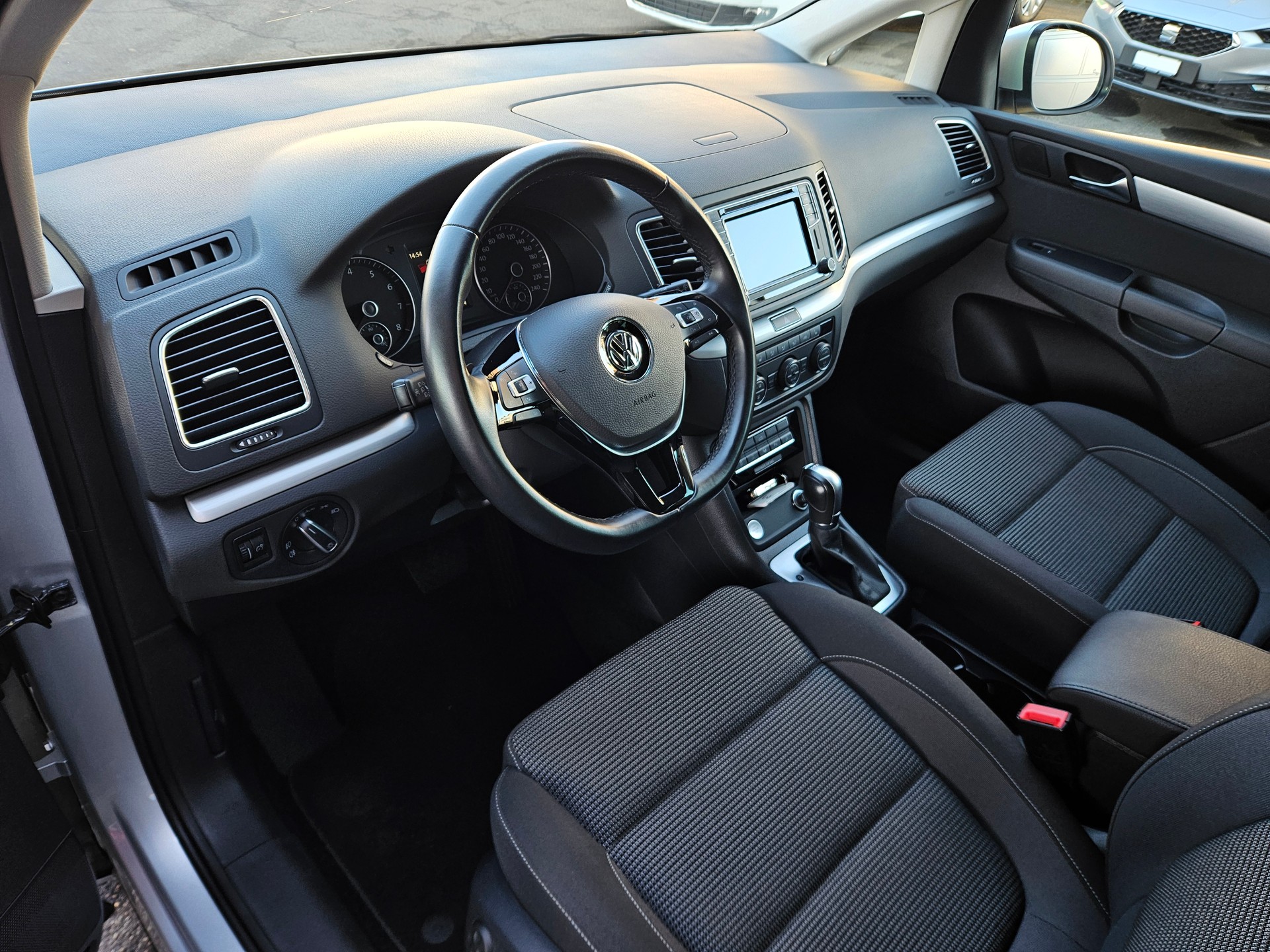 VW Sharan 1.4 TSI BlMT Comfortline DSG-image-4