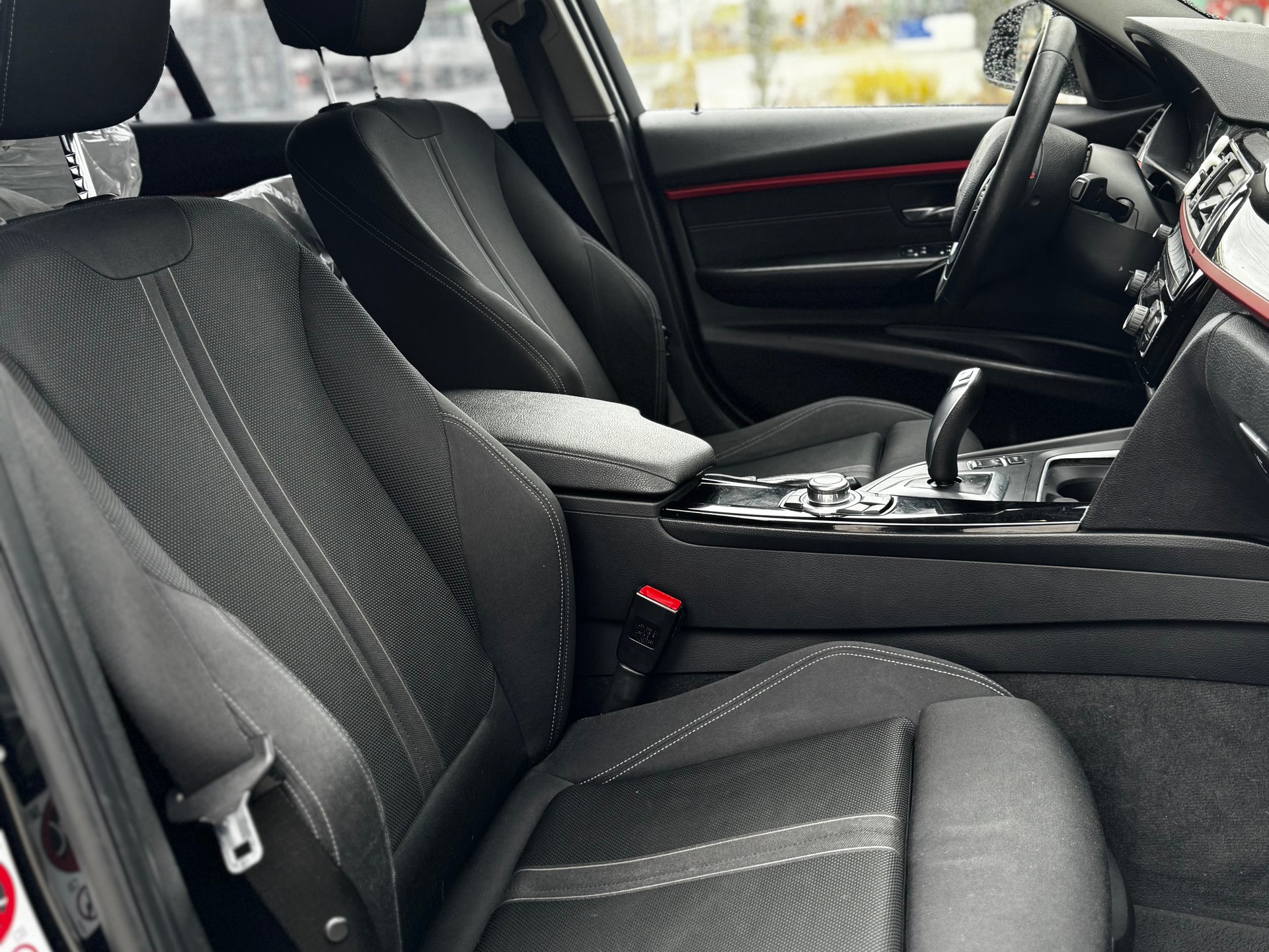 BMW 318d Touring Steptronic-image-14