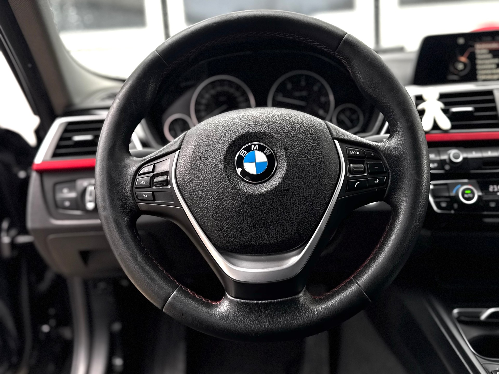 BMW 318d Touring Steptronic-image-10