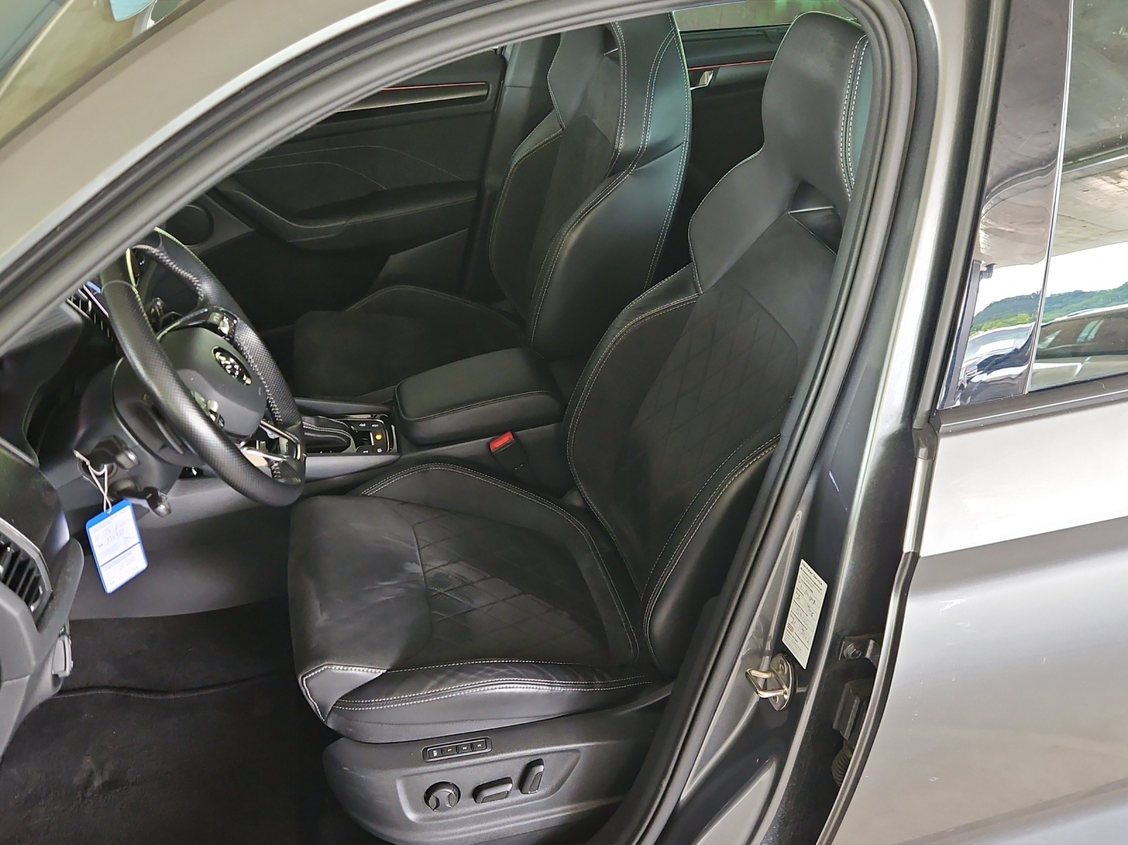 SKODA Kodiaq 2.0 TDI CR SportLine 4x4 DSG-image-8
