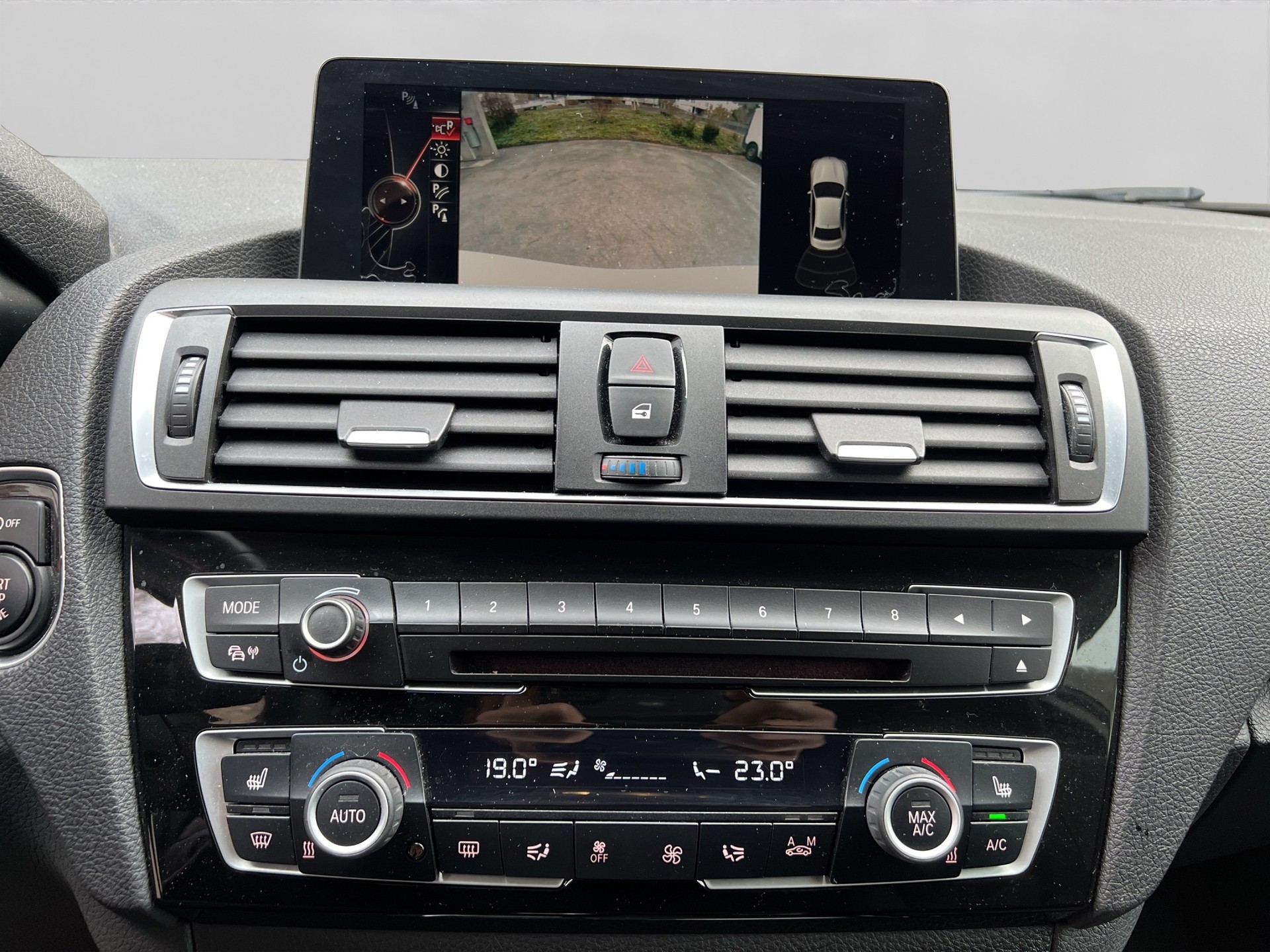 BMW 220d Sport Line-image-12