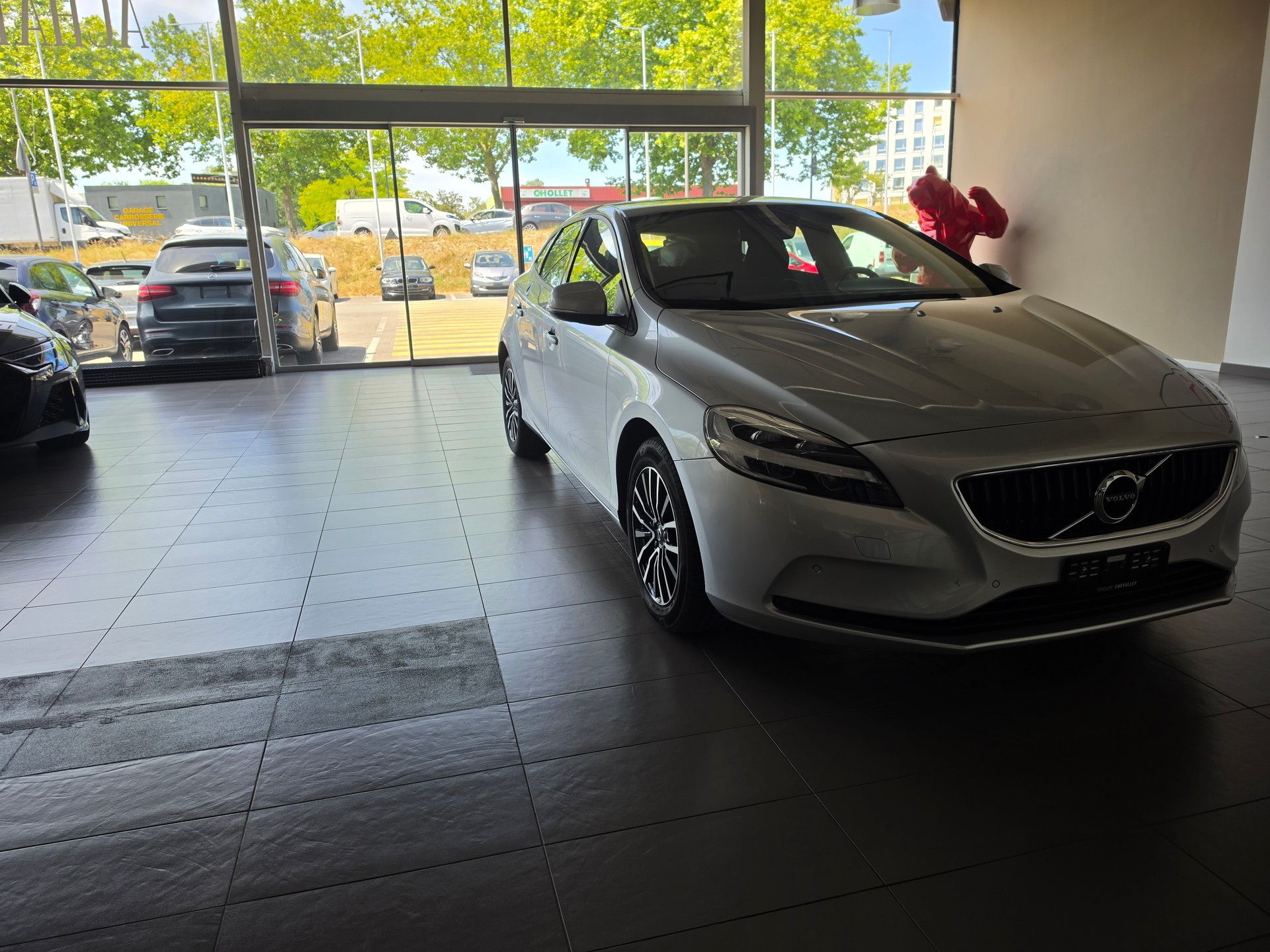 VOLVO V40 T2 Momentum Geartronic-image-4