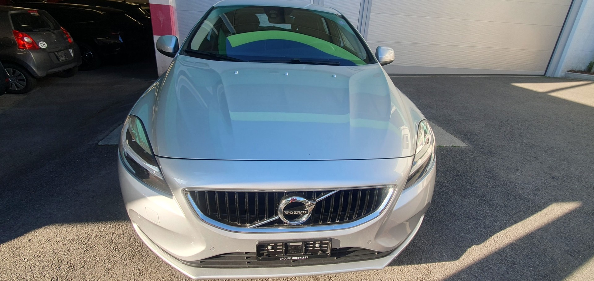 VOLVO V40 T2 Momentum Geartronic-image-0