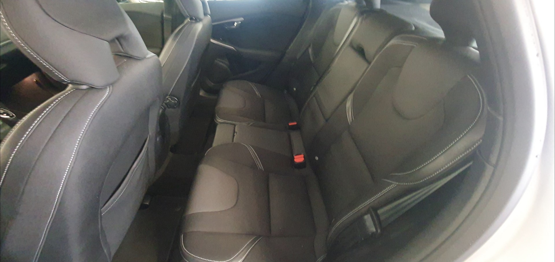 VOLVO V40 T2 Momentum Geartronic-image-9