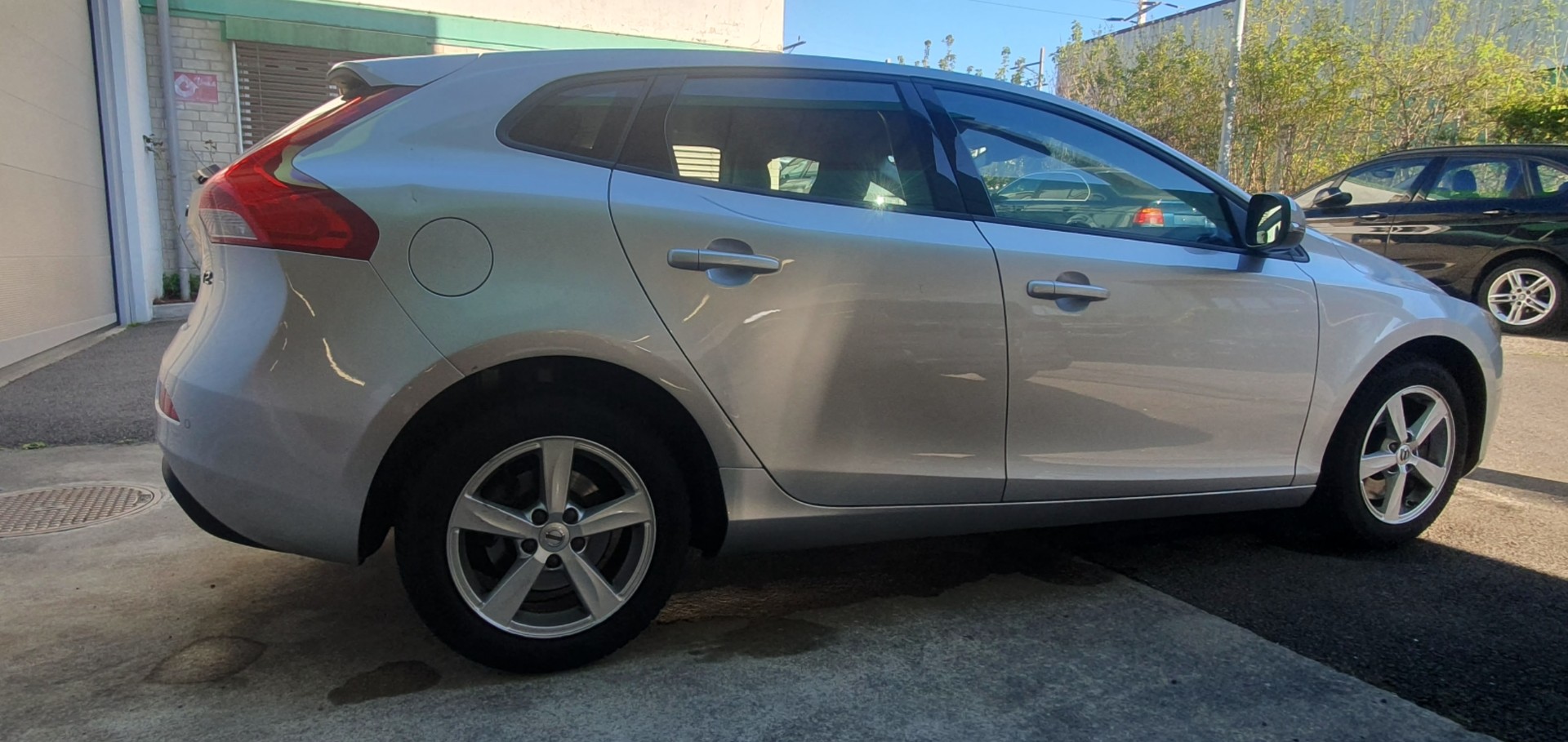VOLVO V40 T2 Momentum Geartronic-image-3