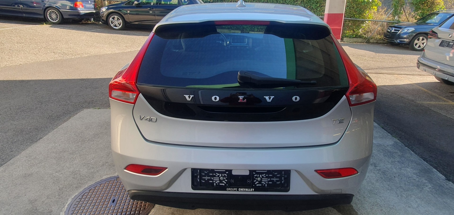 VOLVO V40 T2 Momentum Geartronic-image-6