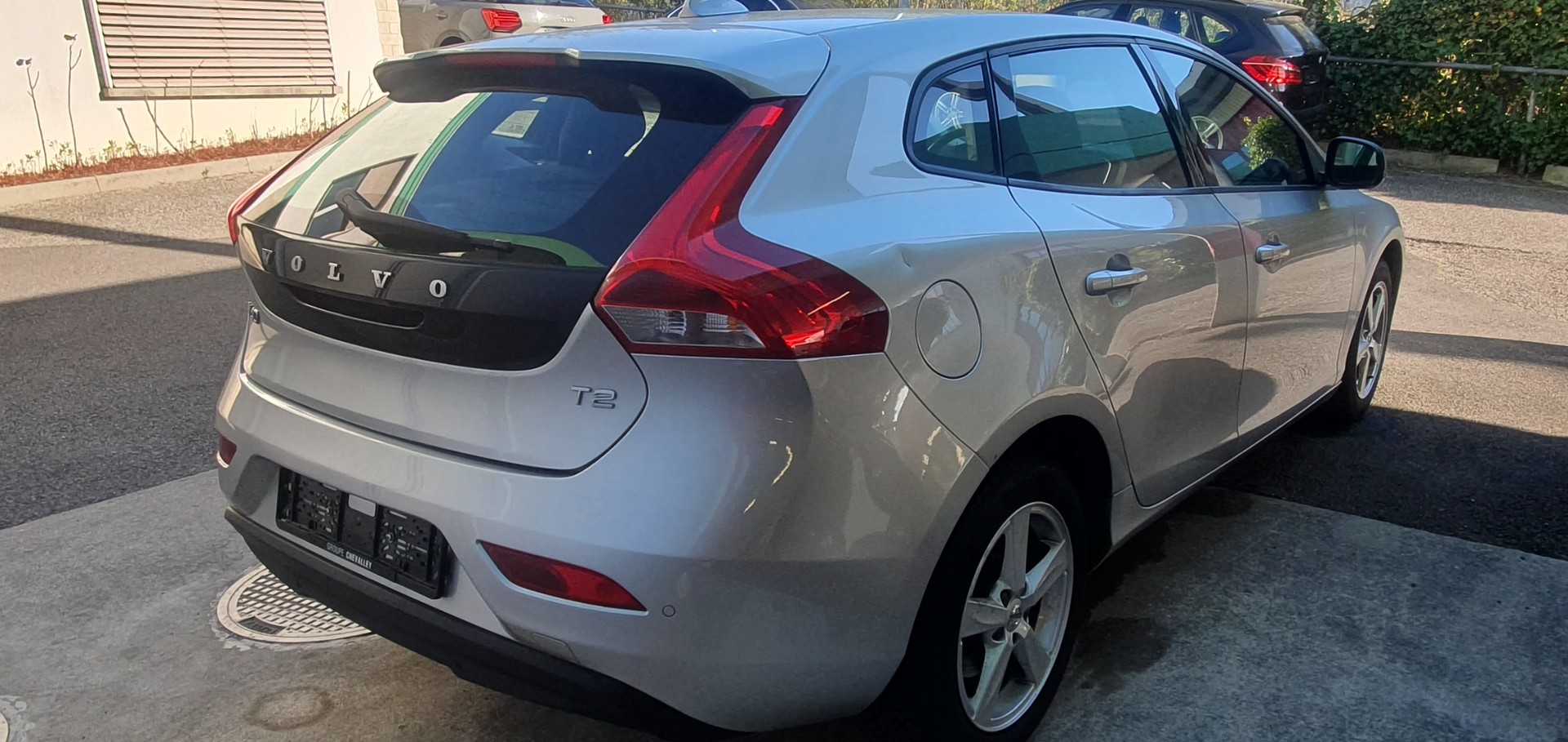 VOLVO V40 T2 Momentum Geartronic-image-4