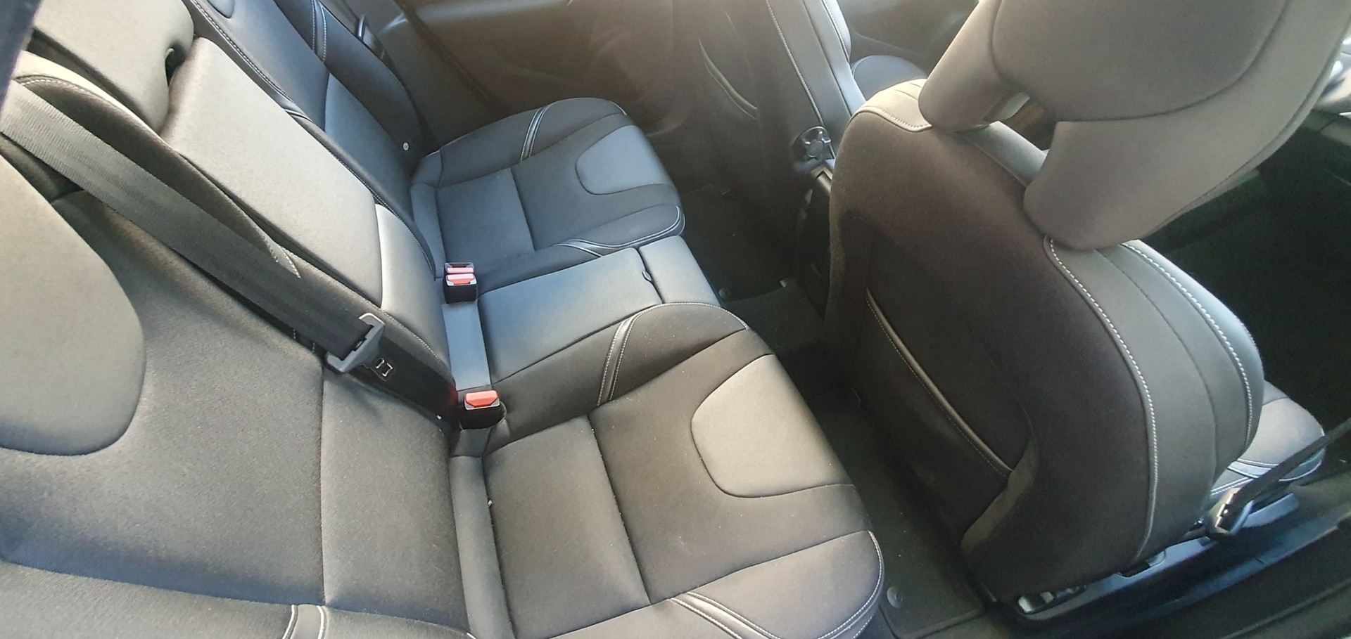 VOLVO V40 T2 Momentum Geartronic-image-11