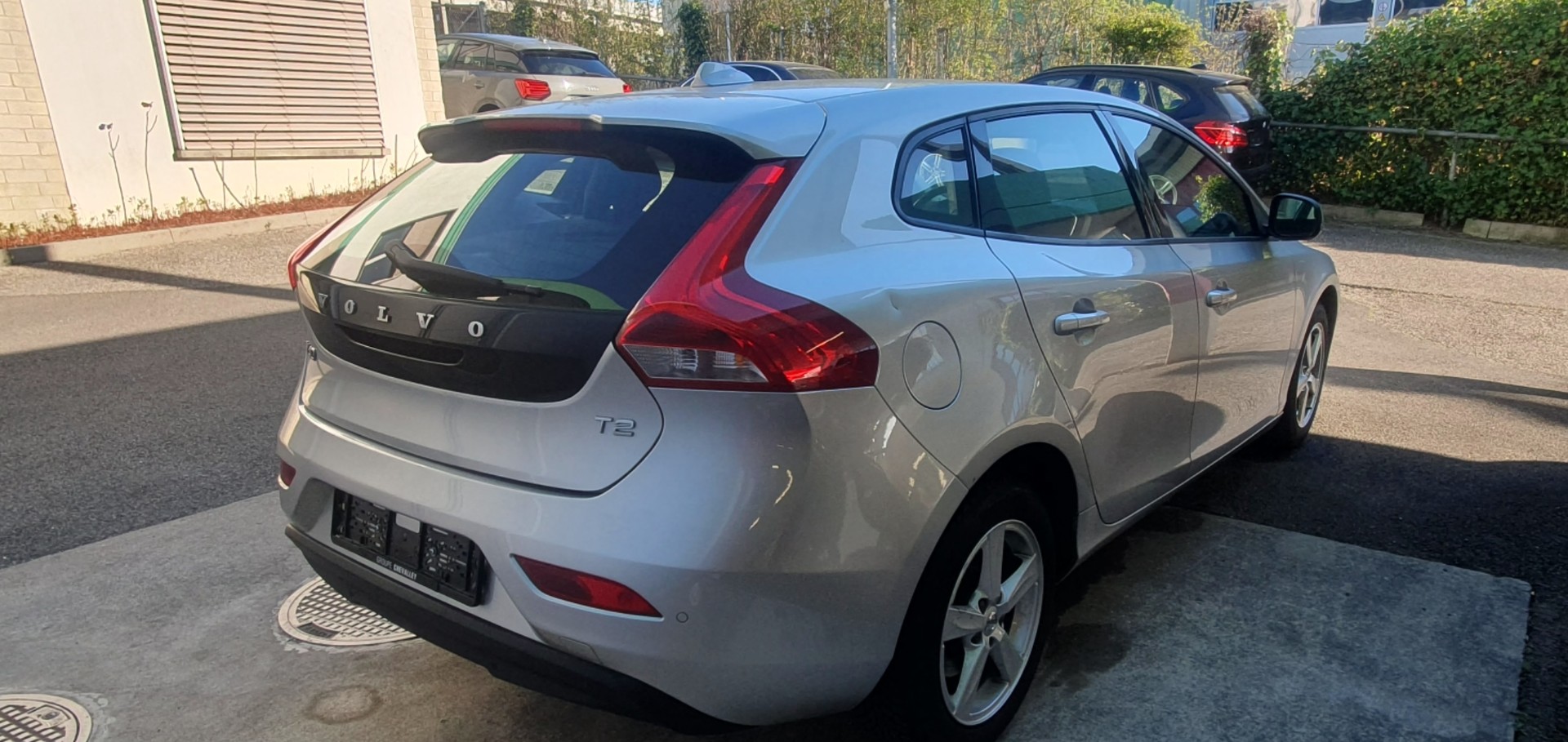 VOLVO V40 T2 Momentum Geartronic-image-5