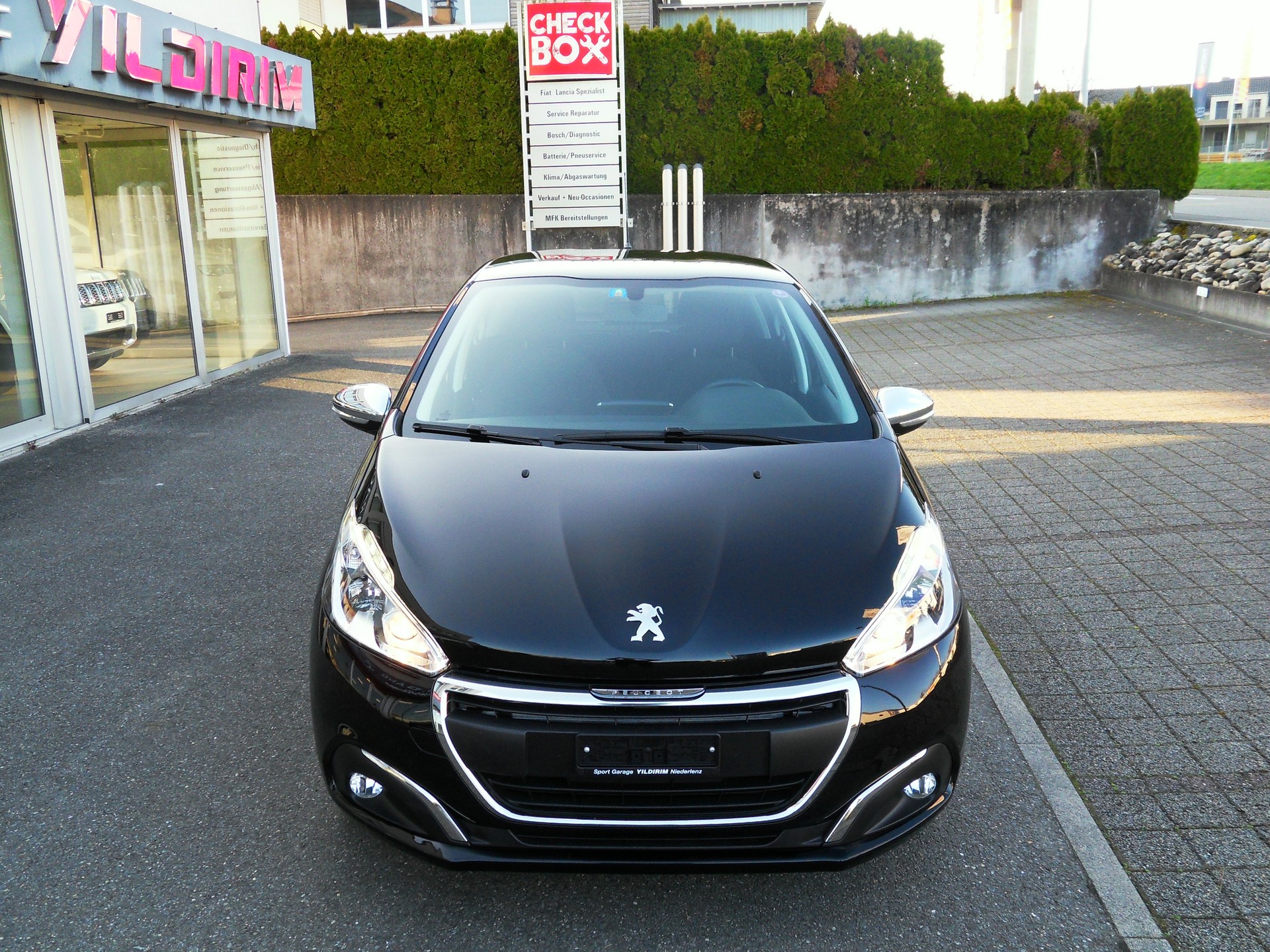 PEUGEOT 208 1.2 e-VTI Style EGS5-showroom-element-1