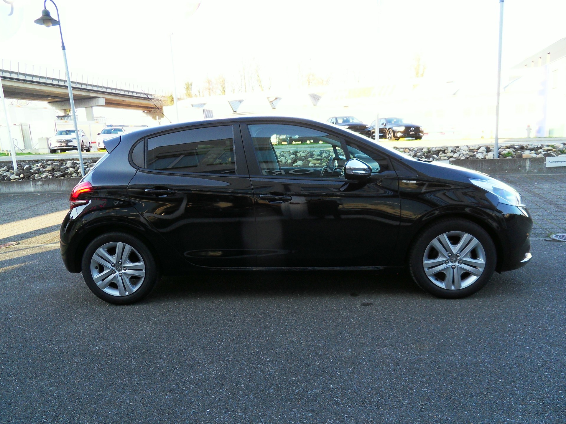 PEUGEOT 208 1.2 e-VTI Style EGS5-showroom-element-3