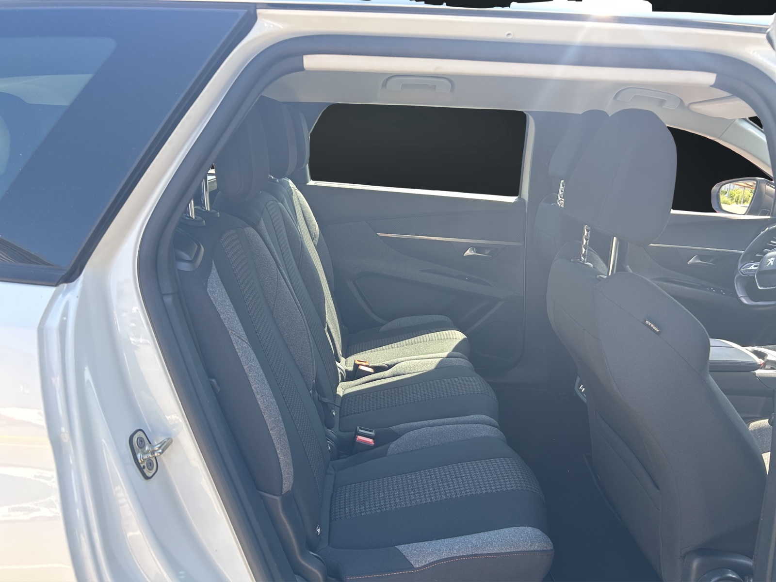 PEUGEOT 5008 1.2 Pure Tech Active Pack EAT8-image-10