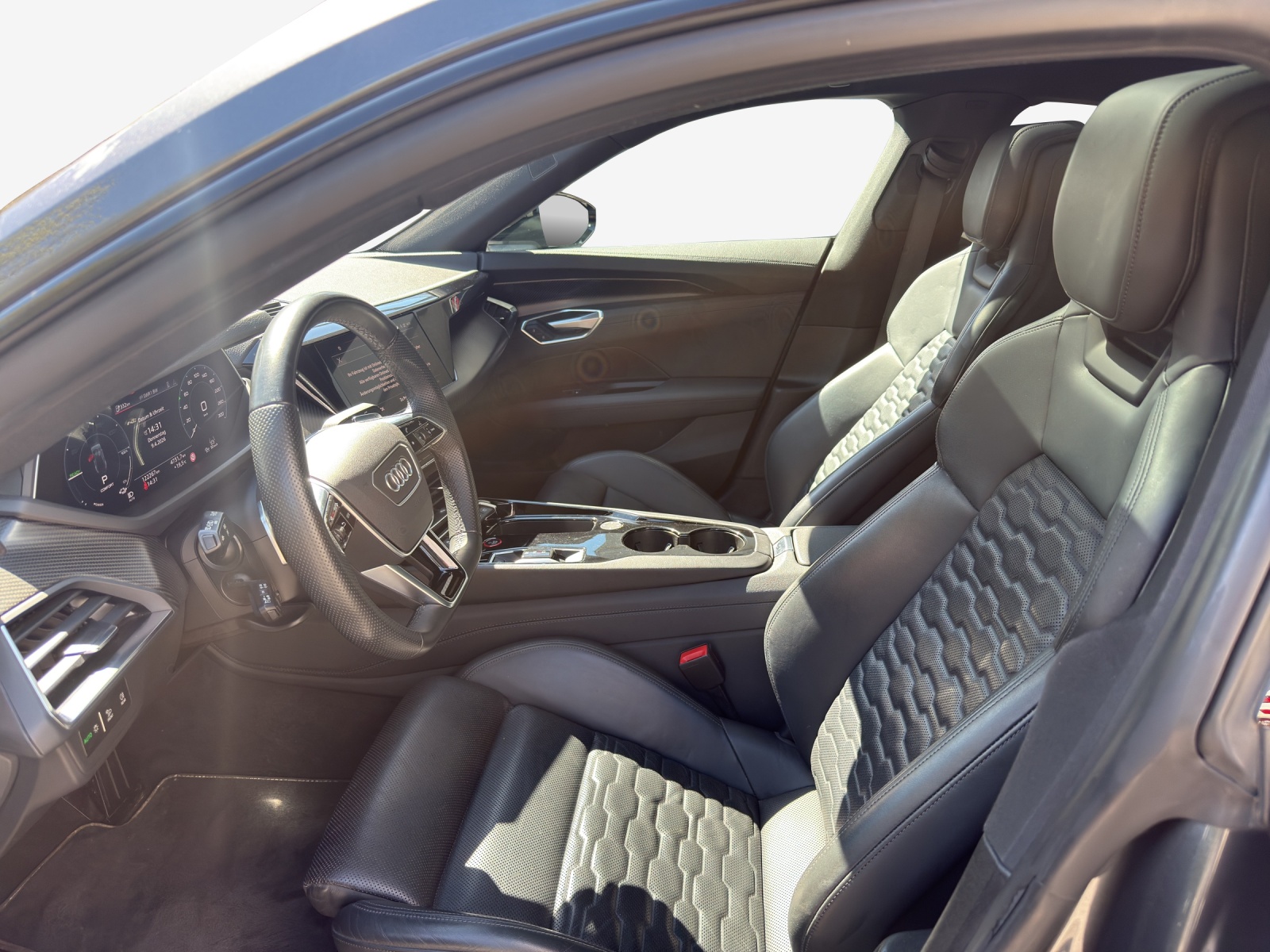 AUDI e-tron GT quattro-image-7