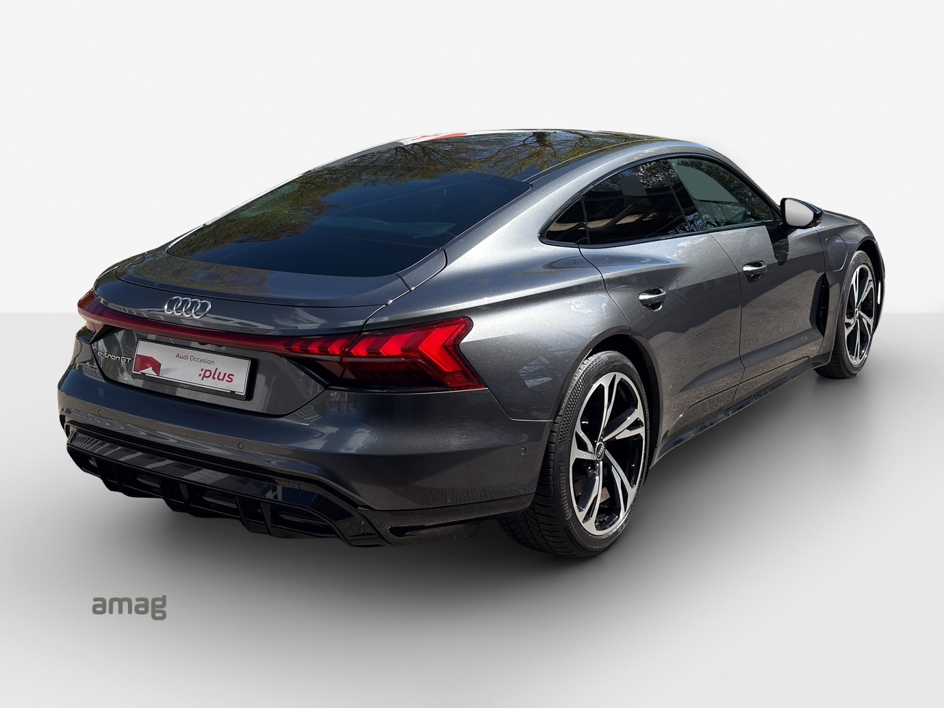 AUDI e-tron GT quattro-image-4