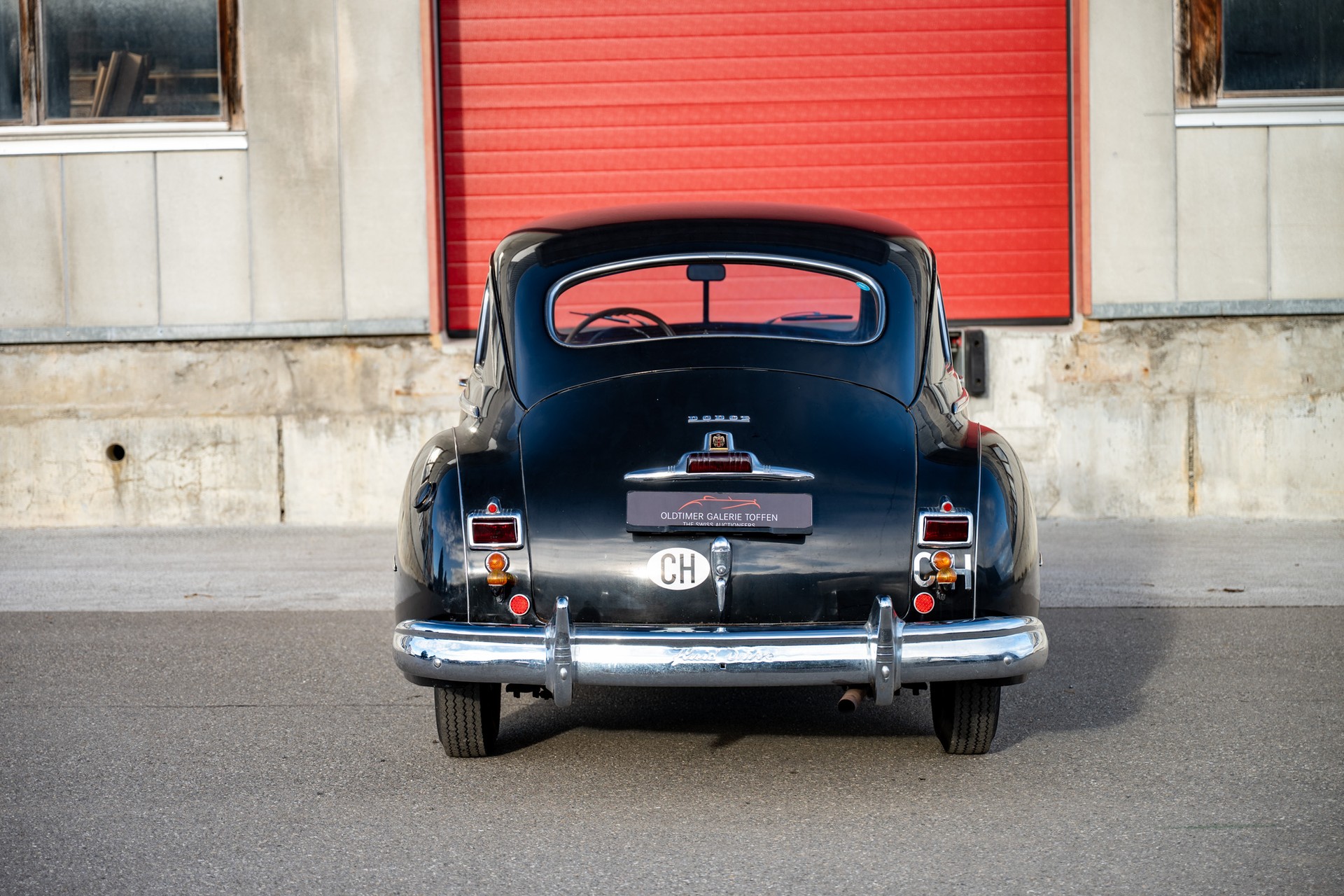 DODGE Custom Sedan-image-12