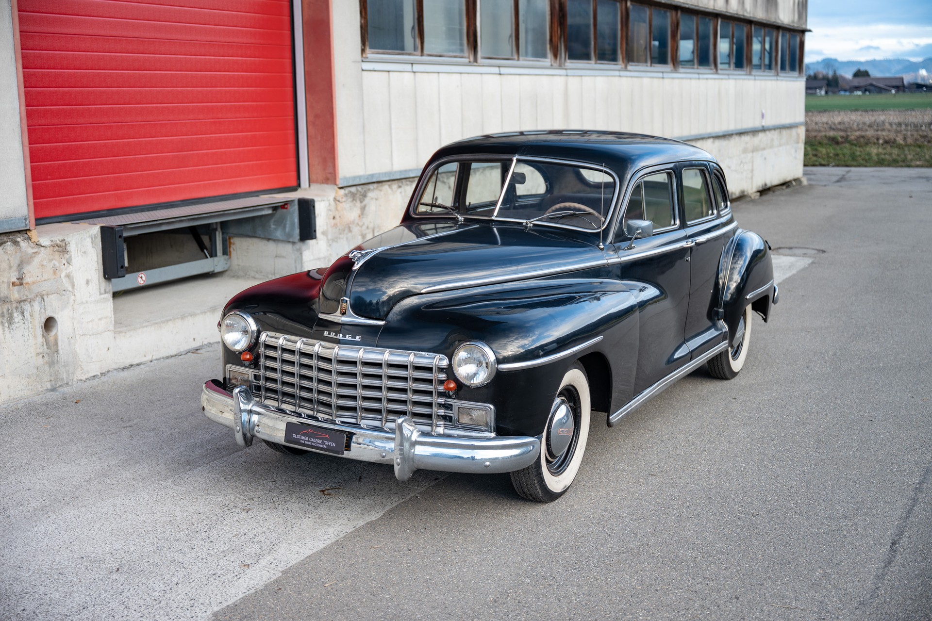 DODGE Custom Sedan-image-0