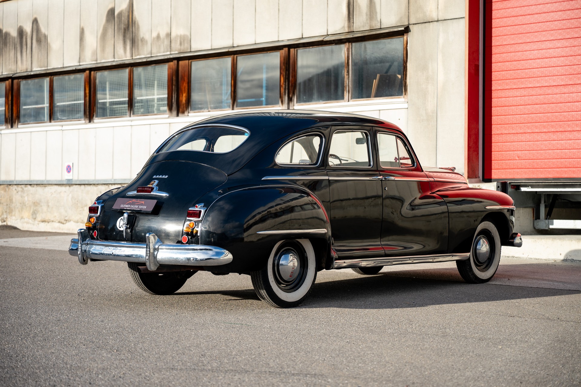 DODGE Custom Sedan-image-13