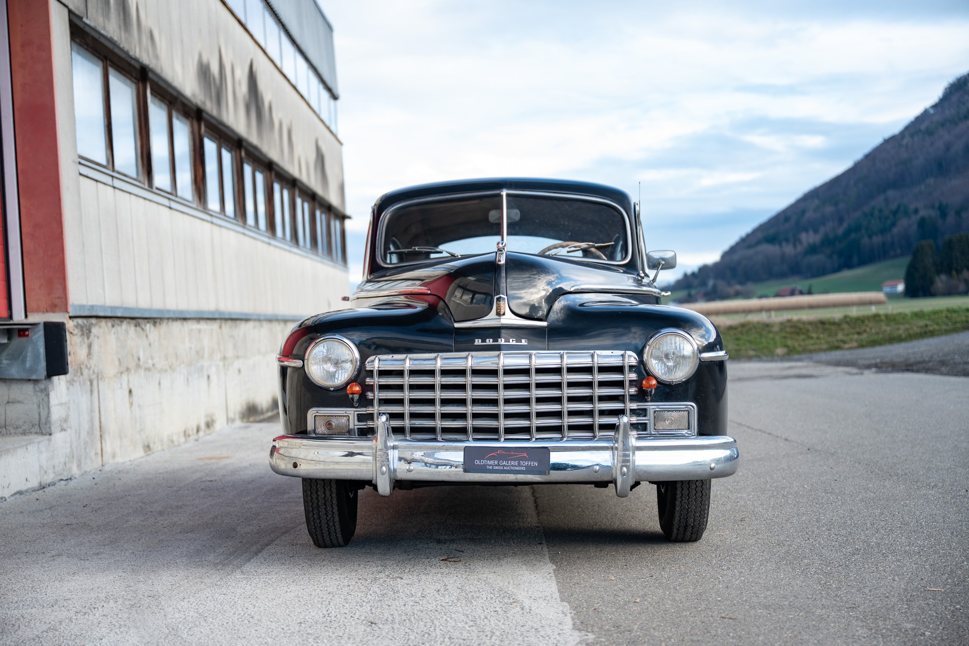 DODGE Custom Sedan-image-2