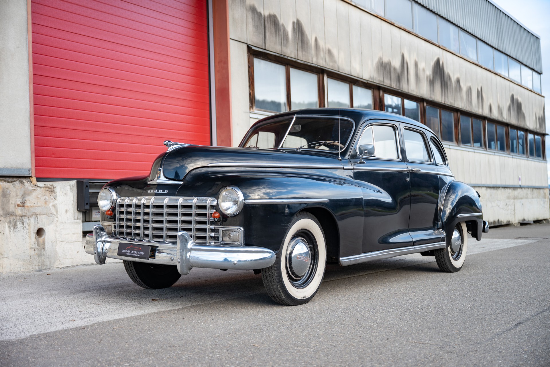 DODGE Custom Sedan-image-1